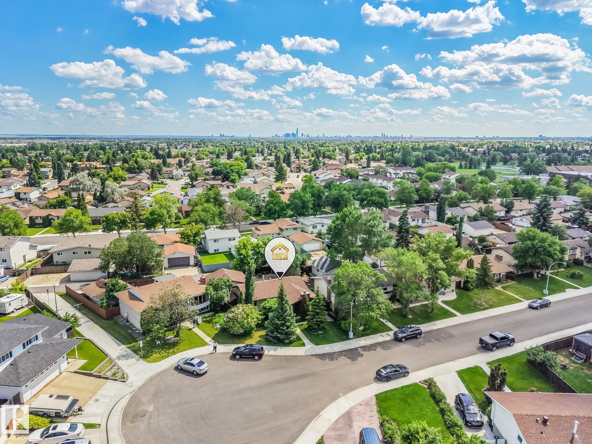 Residential neighborhood featuring mature trees, cul-de-sac street, and single-family homes - 17237 104 Street, Edmonton, AB