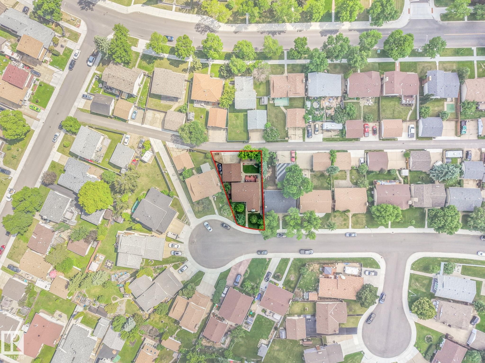 Property located on a cul-de-sac street within a residential neighborhood featuring mature trees and paved streets - 17237 104 Street, Edmonton, AB