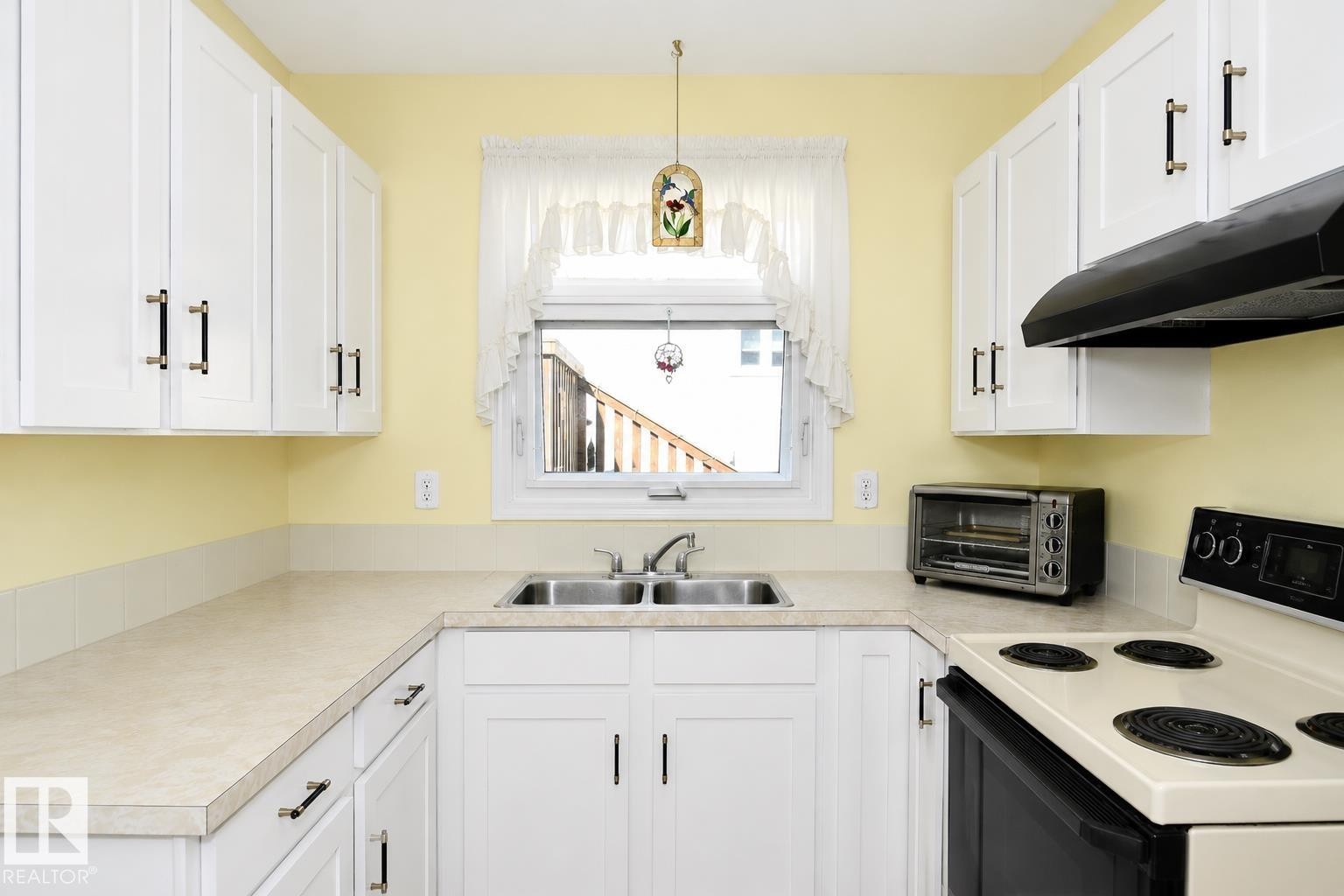 5012 57 Avenue, Leduc, AB