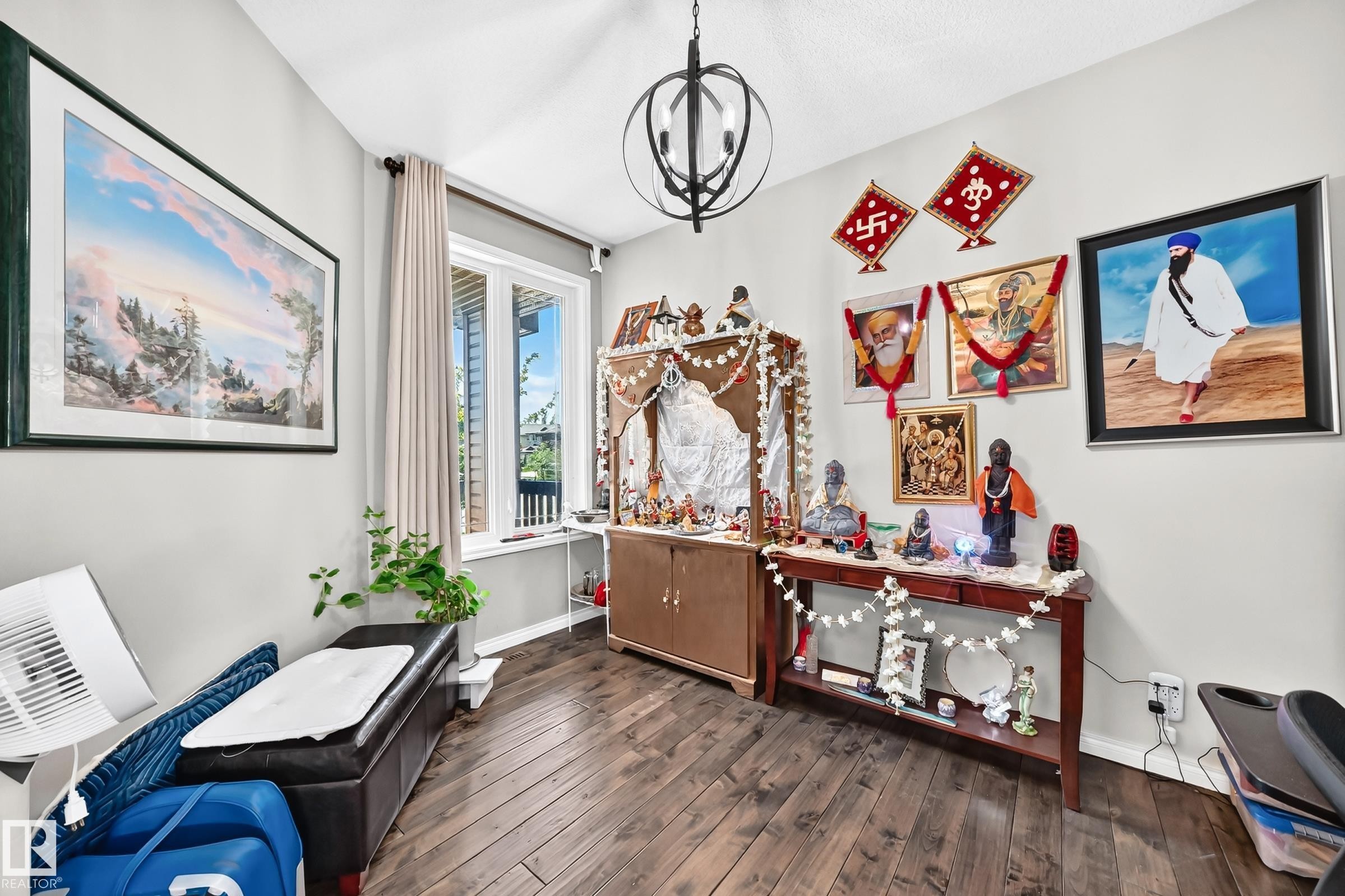 Hardwood-finish flooring complementing light grey walls - 12410 171A Avenue, Edmonton, AB