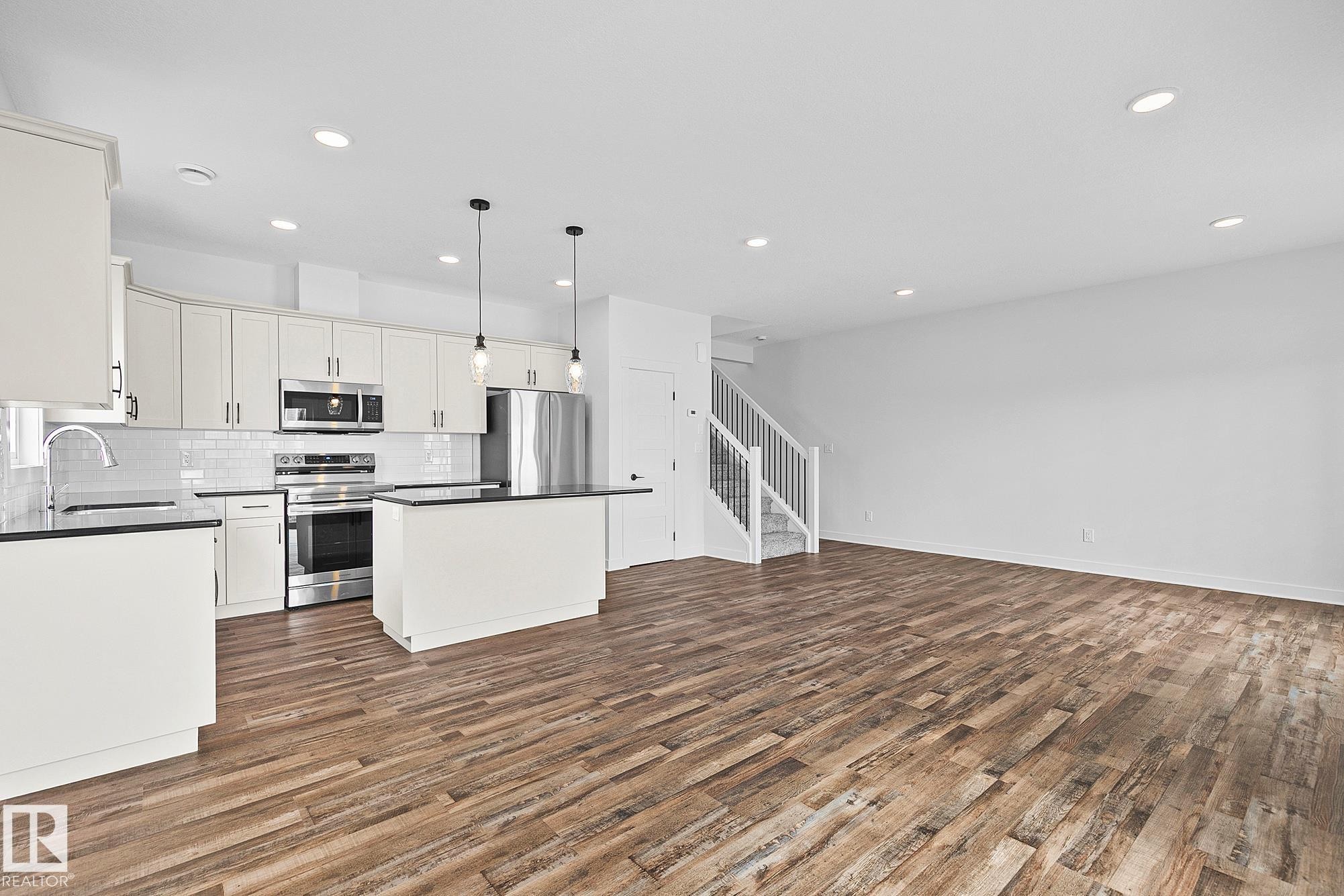 4803 53 Avenue, Thorsby, AB - Indoor Photo Showing Kitchen With Stainless Steel Kitchen With Upgraded Kitchen