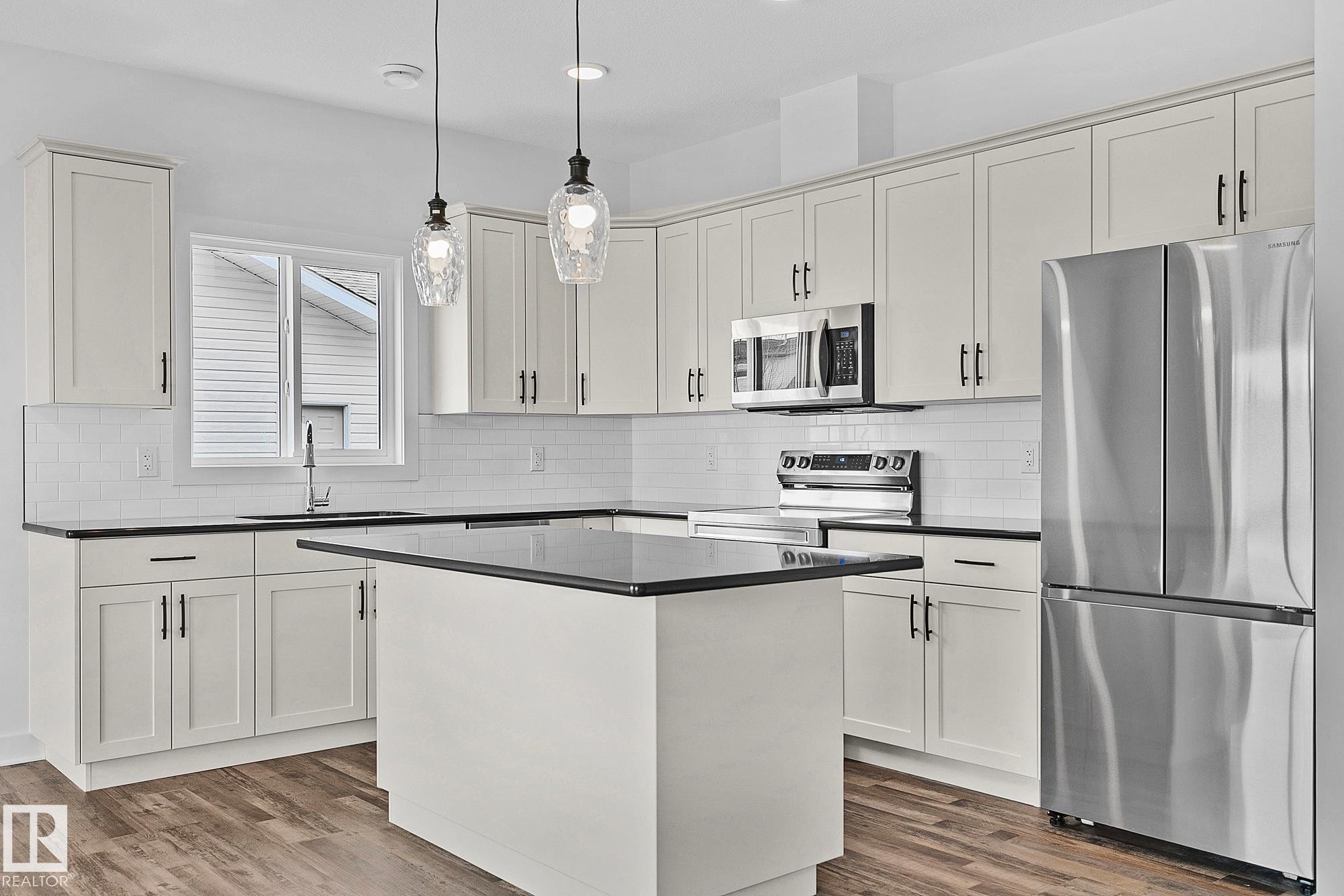 4803 53 Avenue, Thorsby, AB - Indoor Photo Showing Kitchen With Stainless Steel Kitchen With Upgraded Kitchen