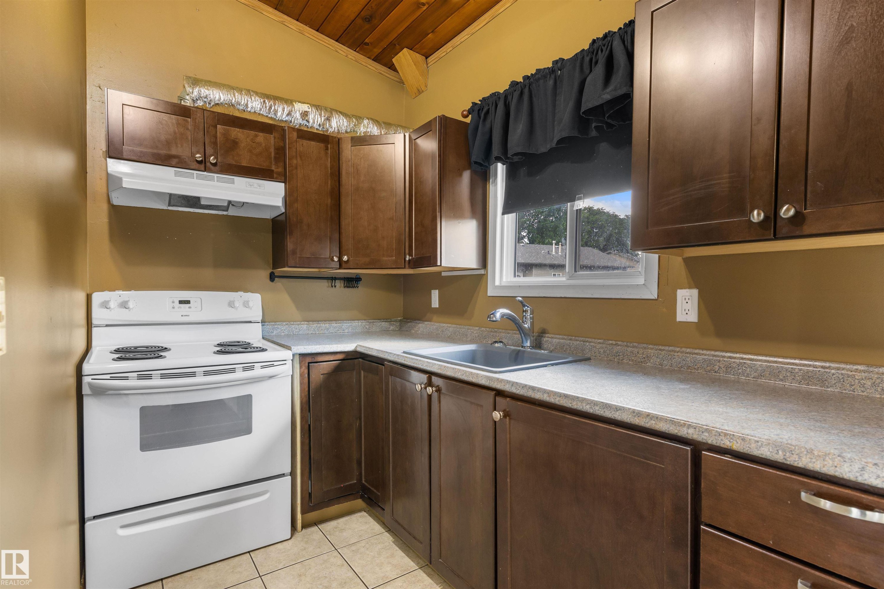11 Northwoods Village, Edmonton, AB