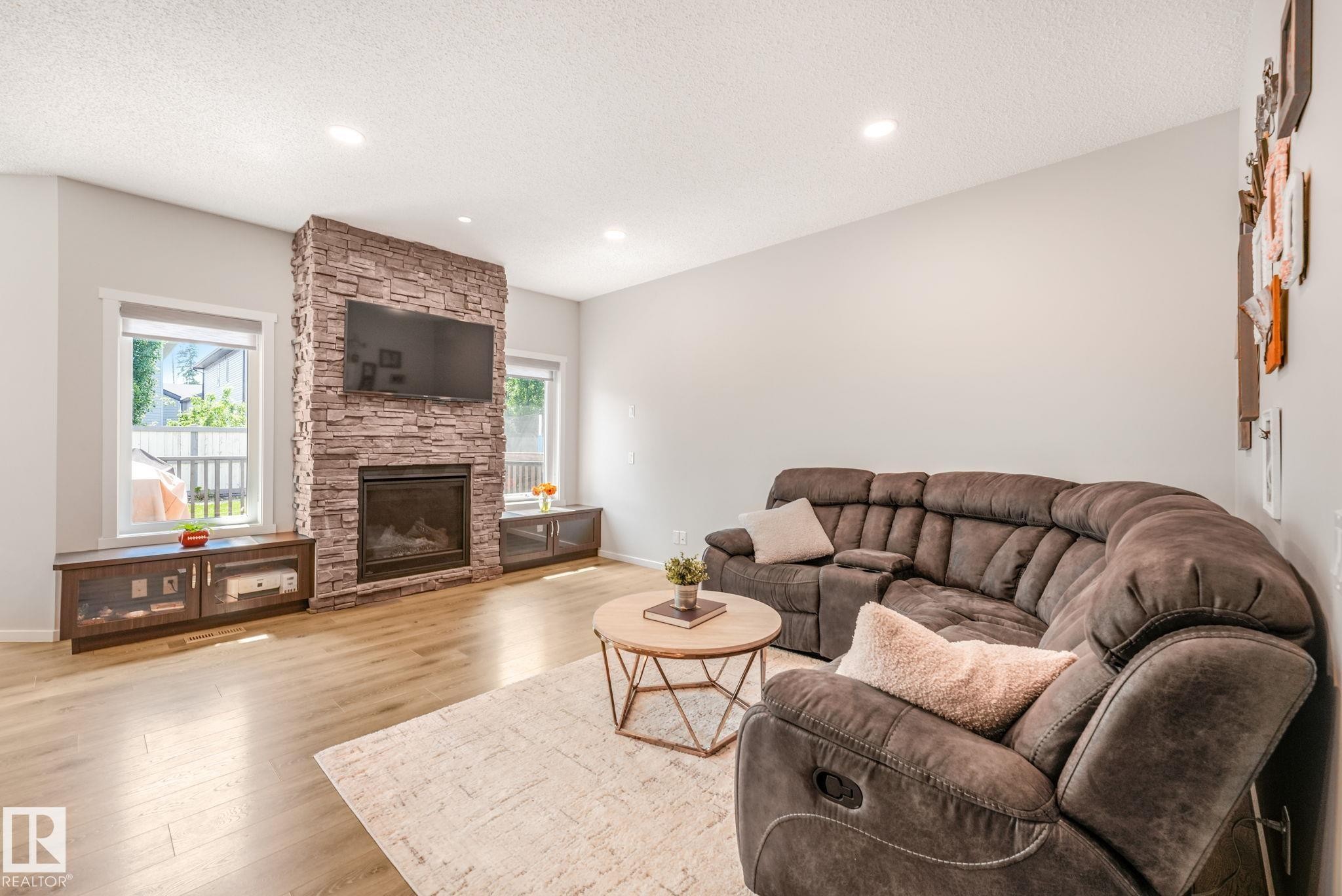 20741 98A Avenue, Edmonton, AB