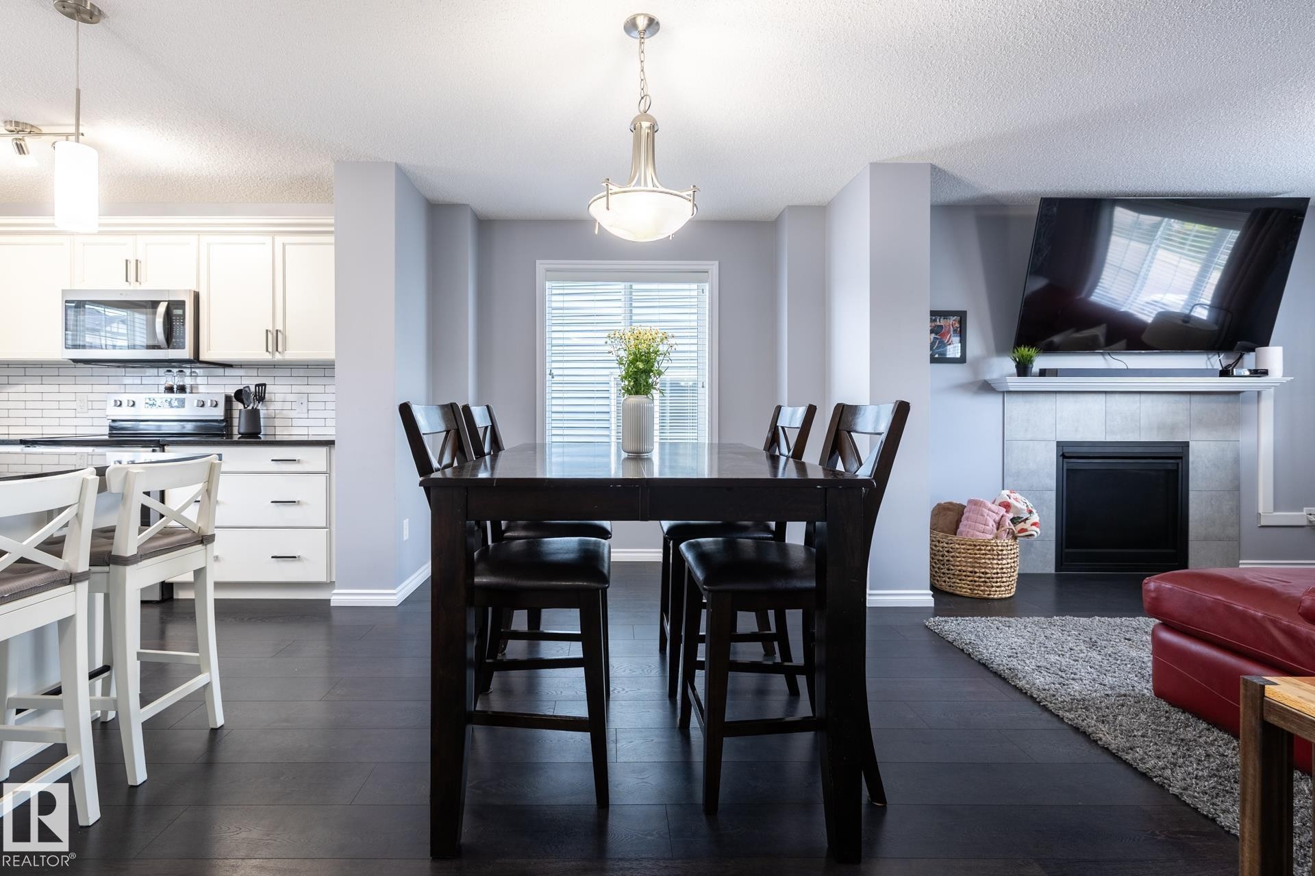 with large window offering a lot of light - 55 20 Augustine Crescent, Sherwood Park, AB