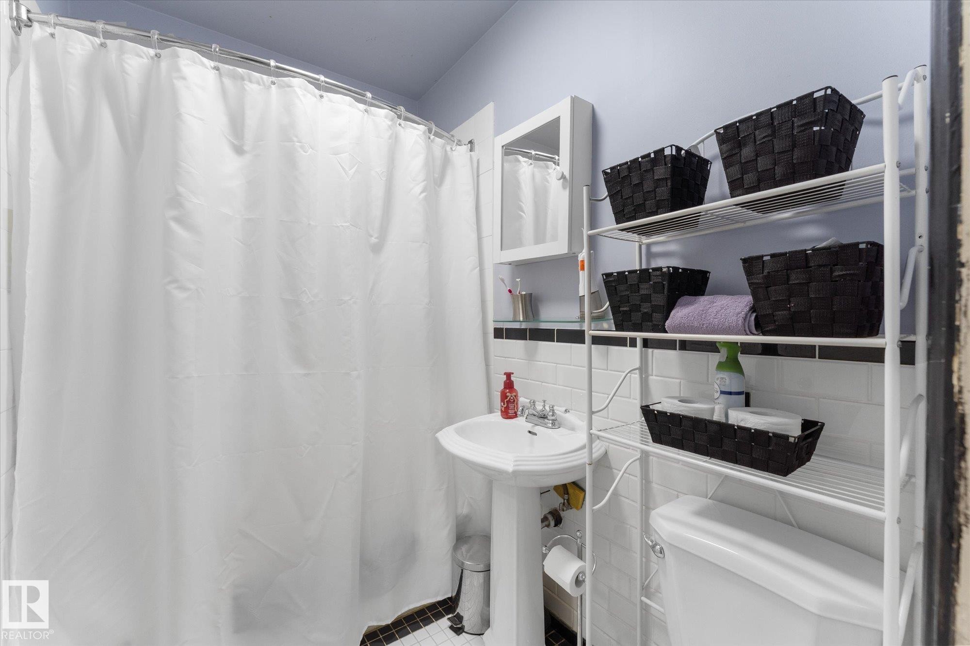 11727 129 Street Nw, Edmonton, AB - Indoor Photo Showing Bathroom