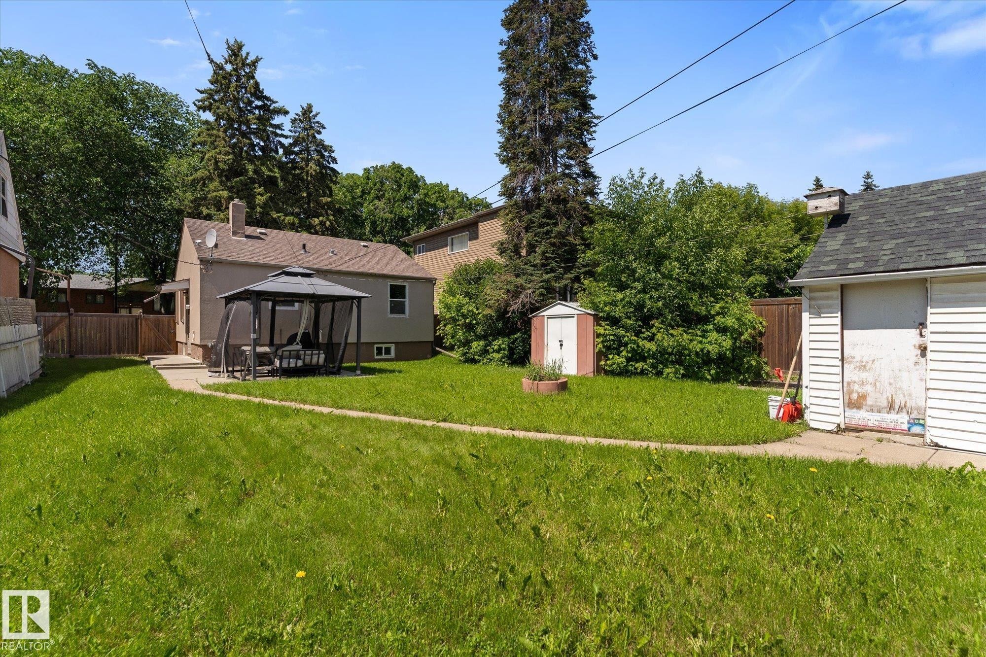 11727 129 Street Nw, Edmonton, AB - Outdoor