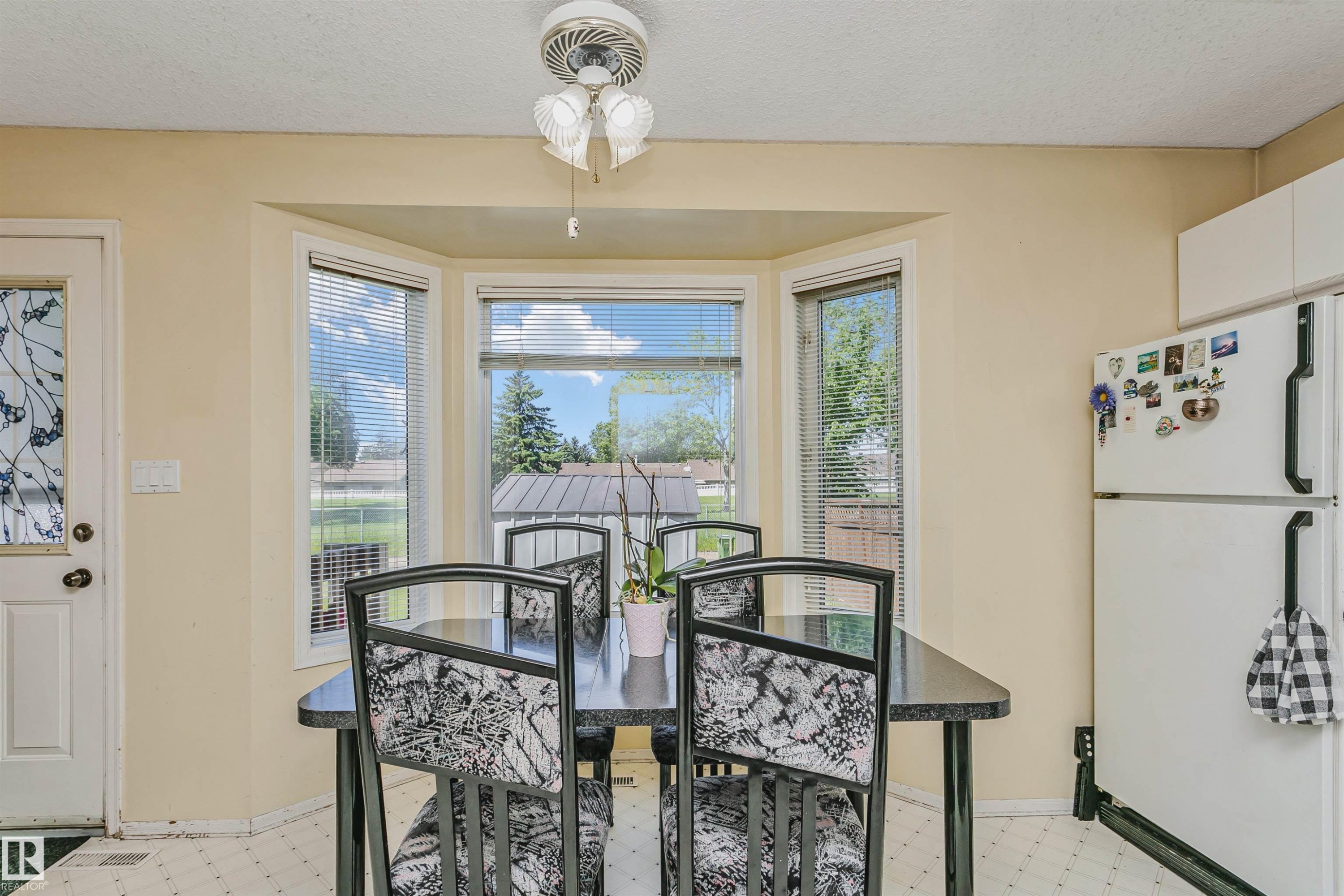 Bay window with multiple panels and horizontal blinds - 1612 80A Street, Edmonton, AB