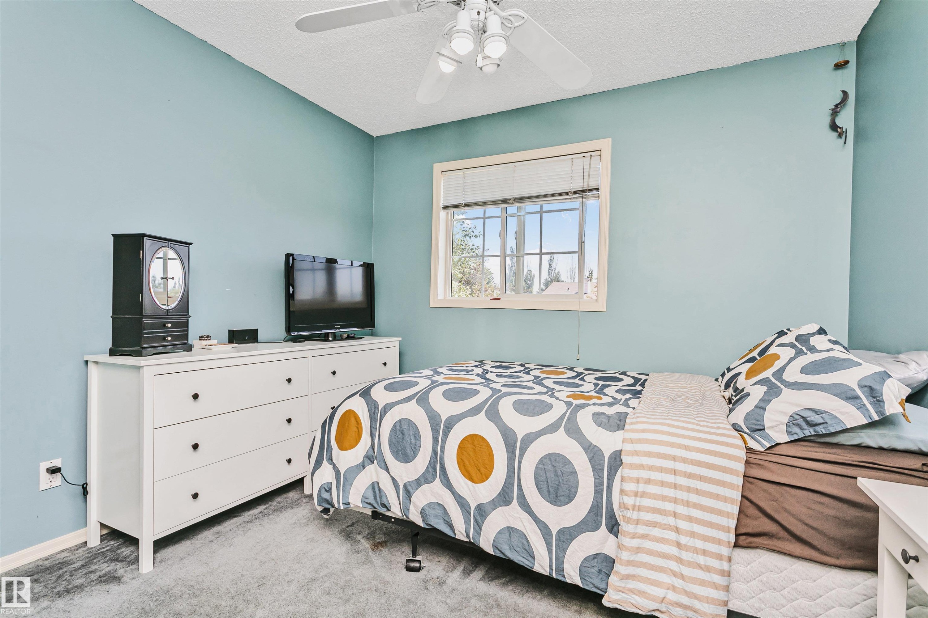 Light blue walls define this space, featuring a window with a white frame and horizontal blinds - 1612 80A Street, Edmonton, AB
