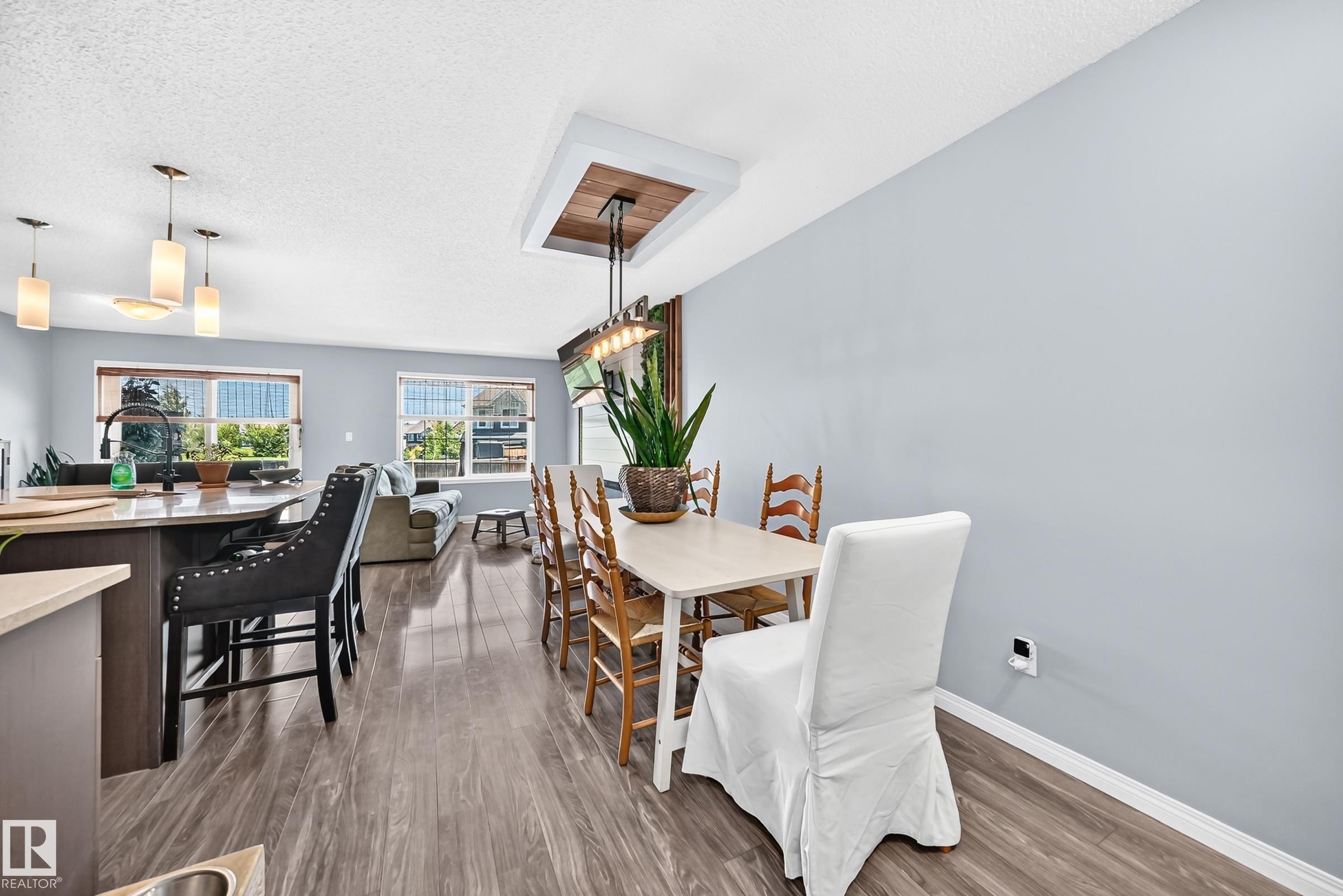 2305 68 Street Sw, Edmonton, AB - Indoor Photo Showing Dining Room