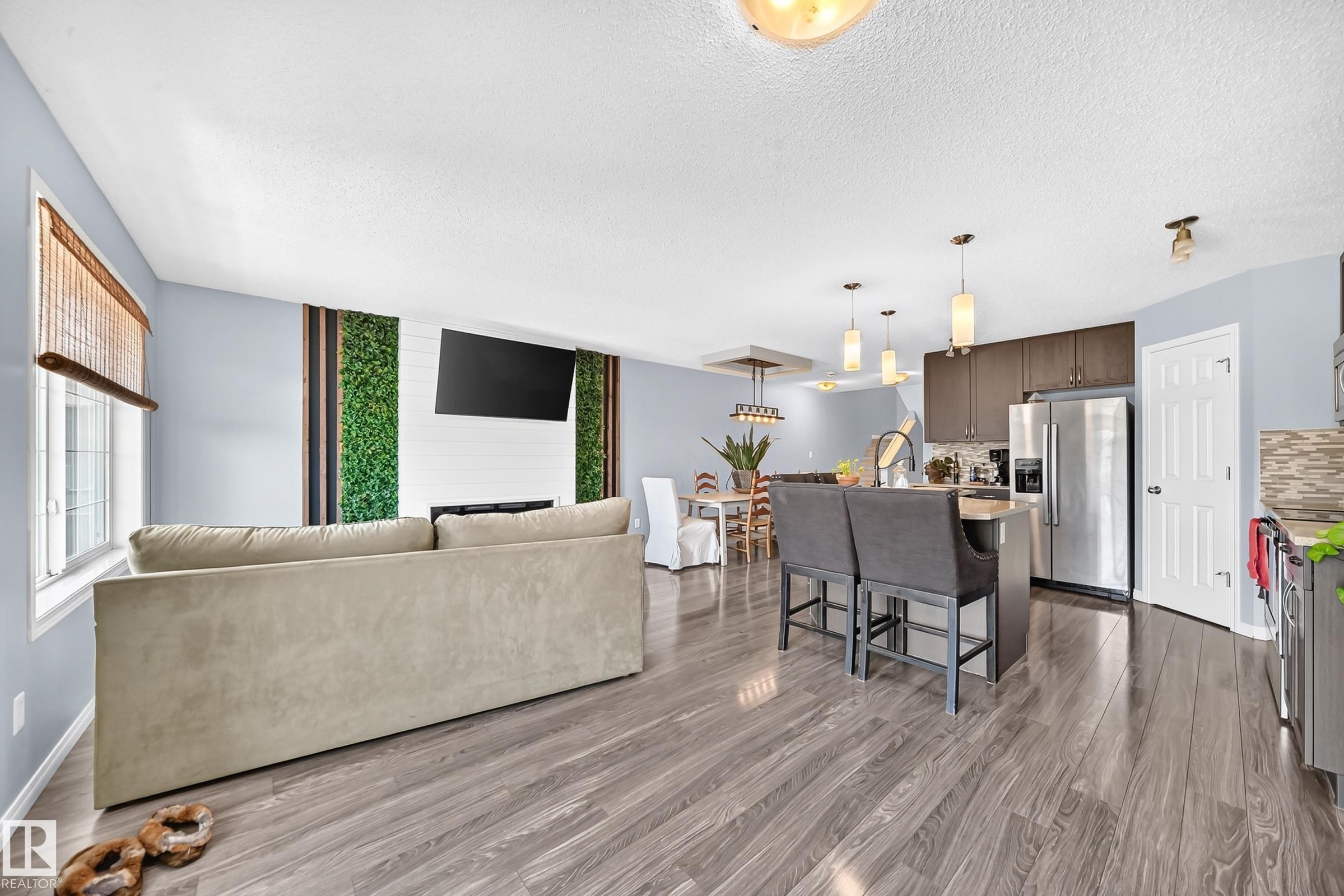 2305 68 Street Sw, Edmonton, AB - Indoor