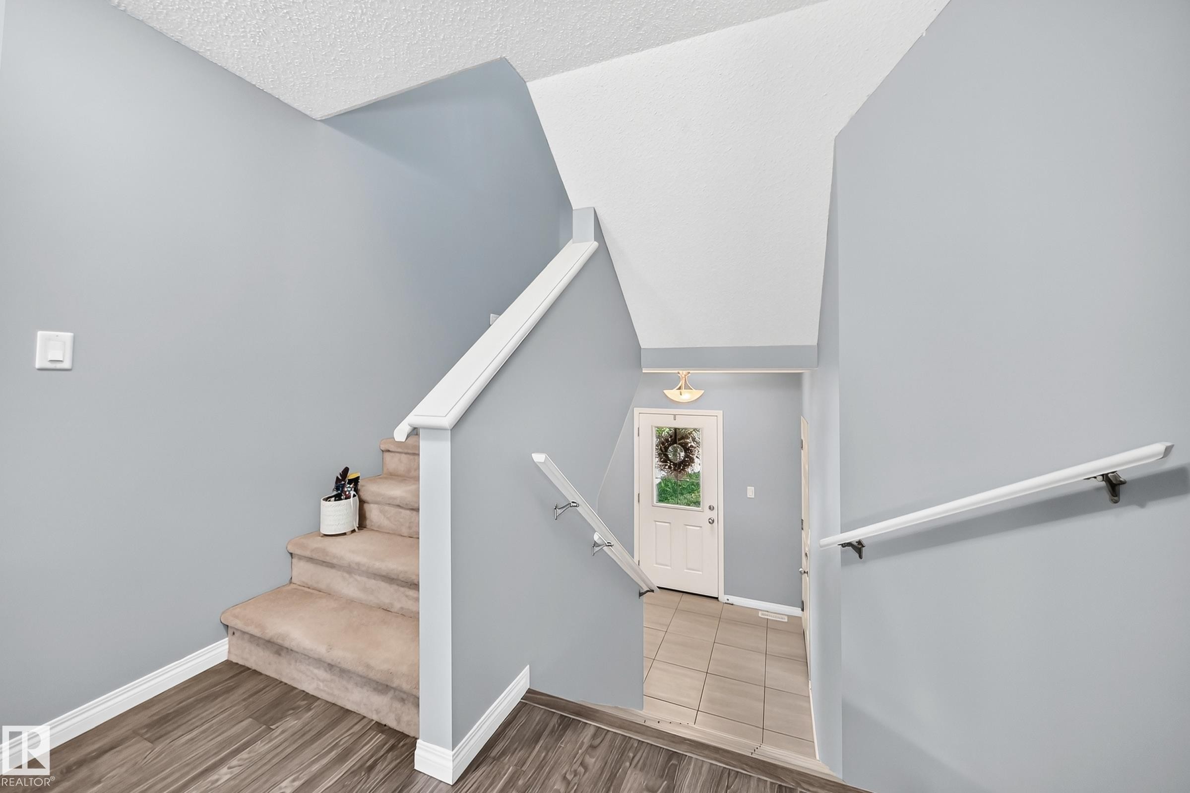 2305 68 Street Sw, Edmonton, AB - Indoor Photo Showing Other Room
