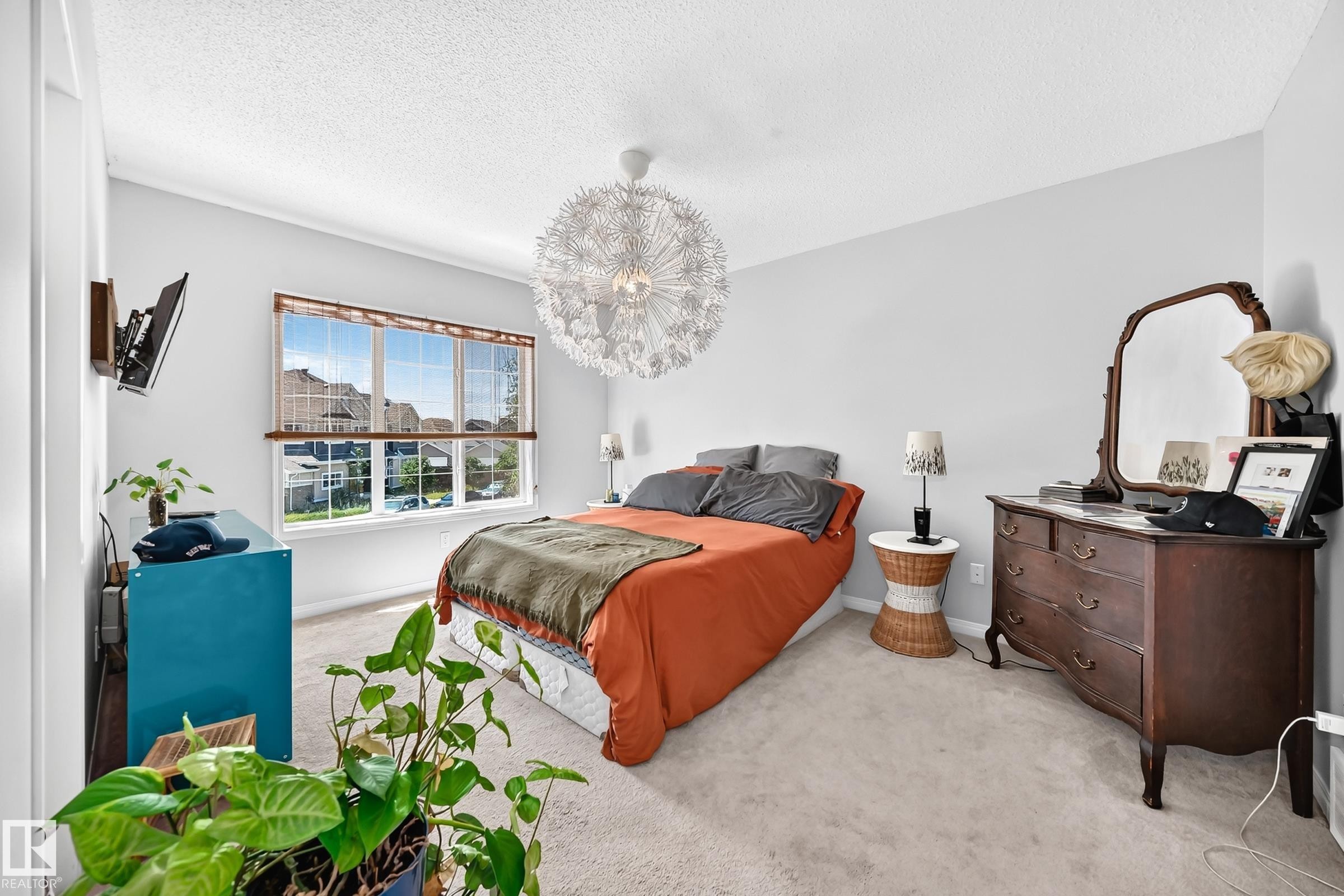 2305 68 Street Sw, Edmonton, AB - Indoor Photo Showing Bedroom