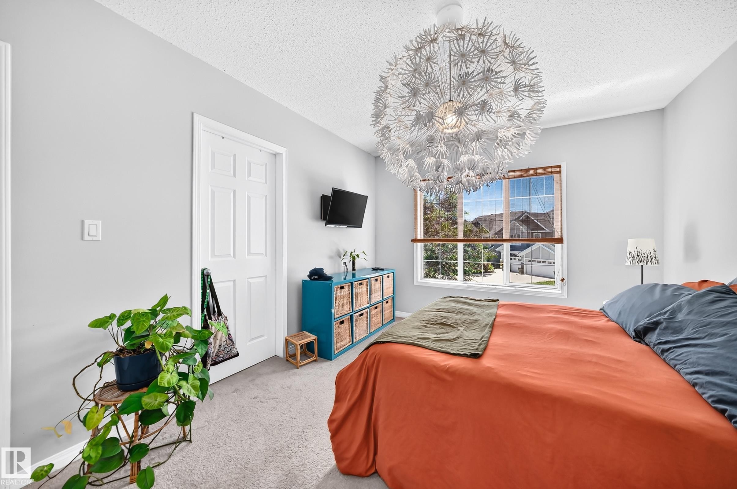2305 68 Street Sw, Edmonton, AB - Indoor Photo Showing Bedroom