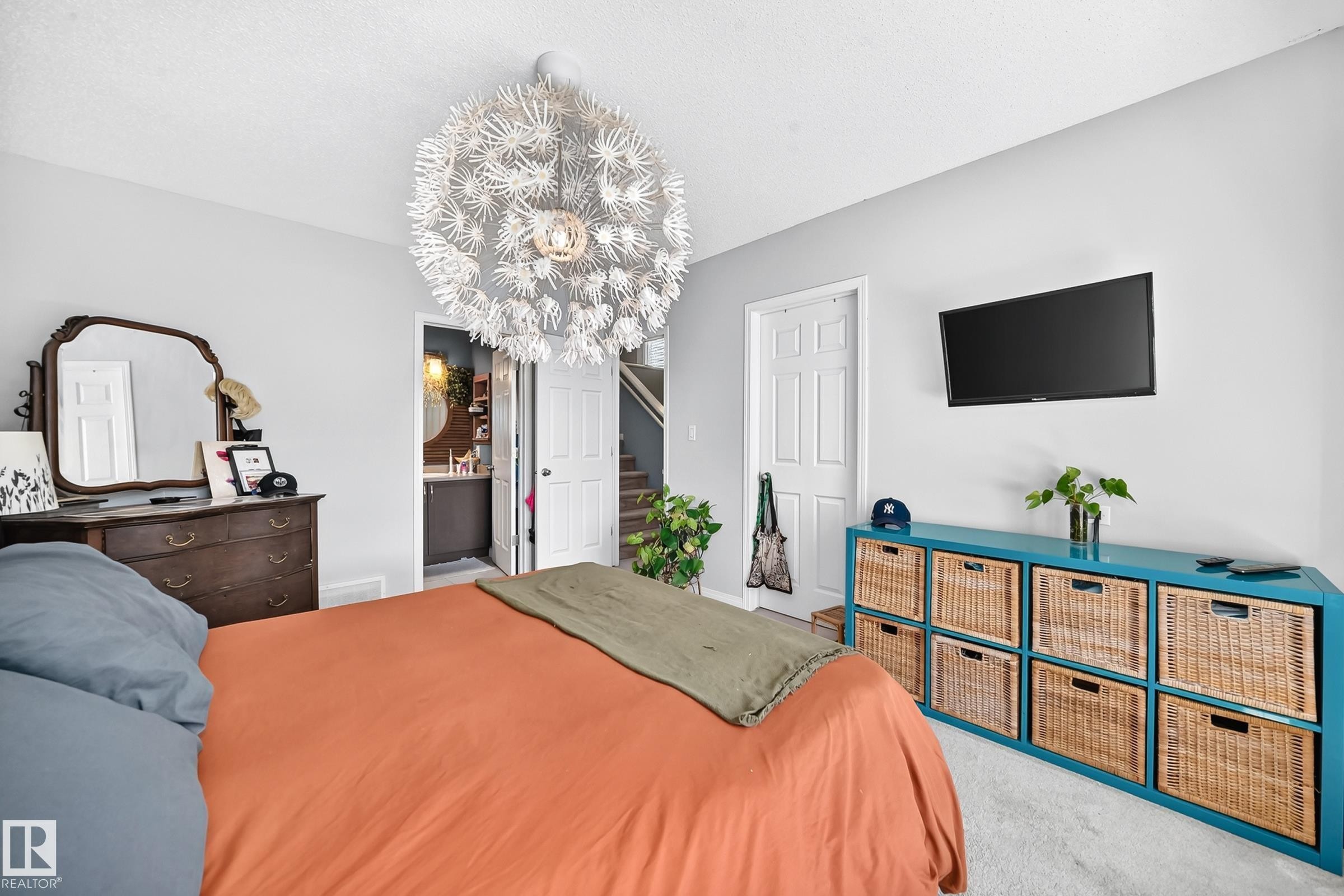 2305 68 Street Sw, Edmonton, AB - Indoor Photo Showing Bedroom