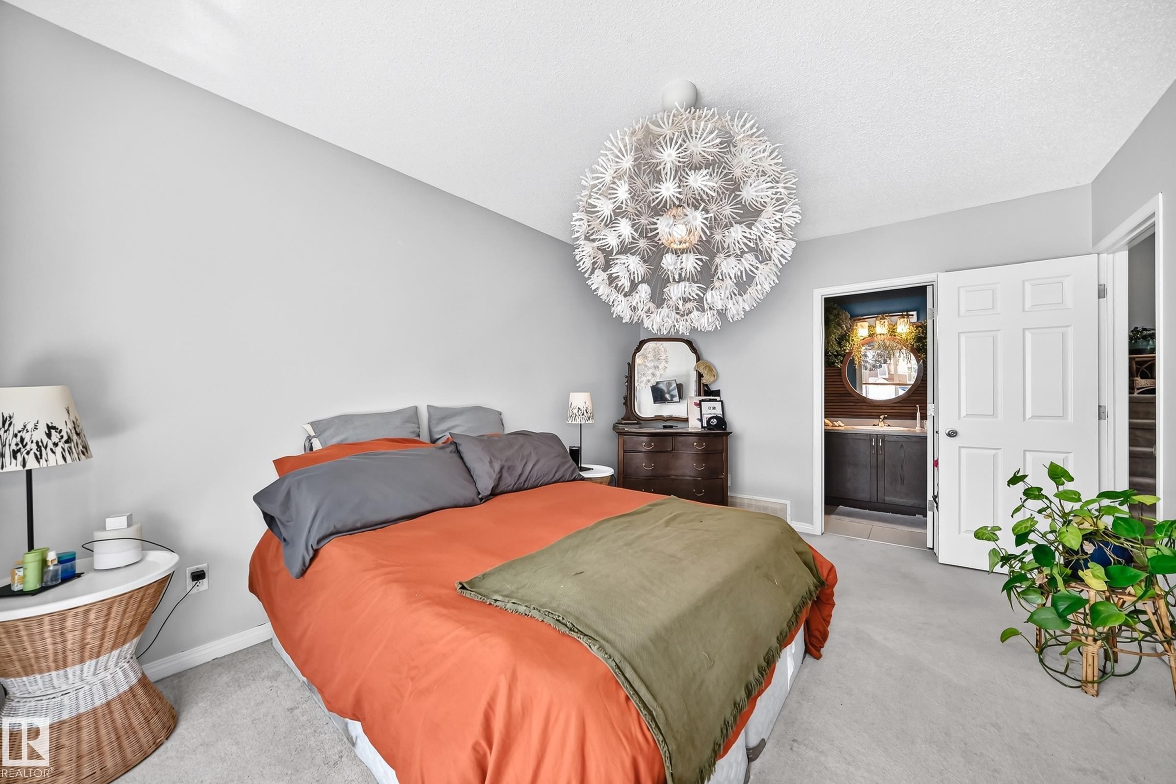 2305 68 Street Sw, Edmonton, AB - Indoor Photo Showing Bedroom