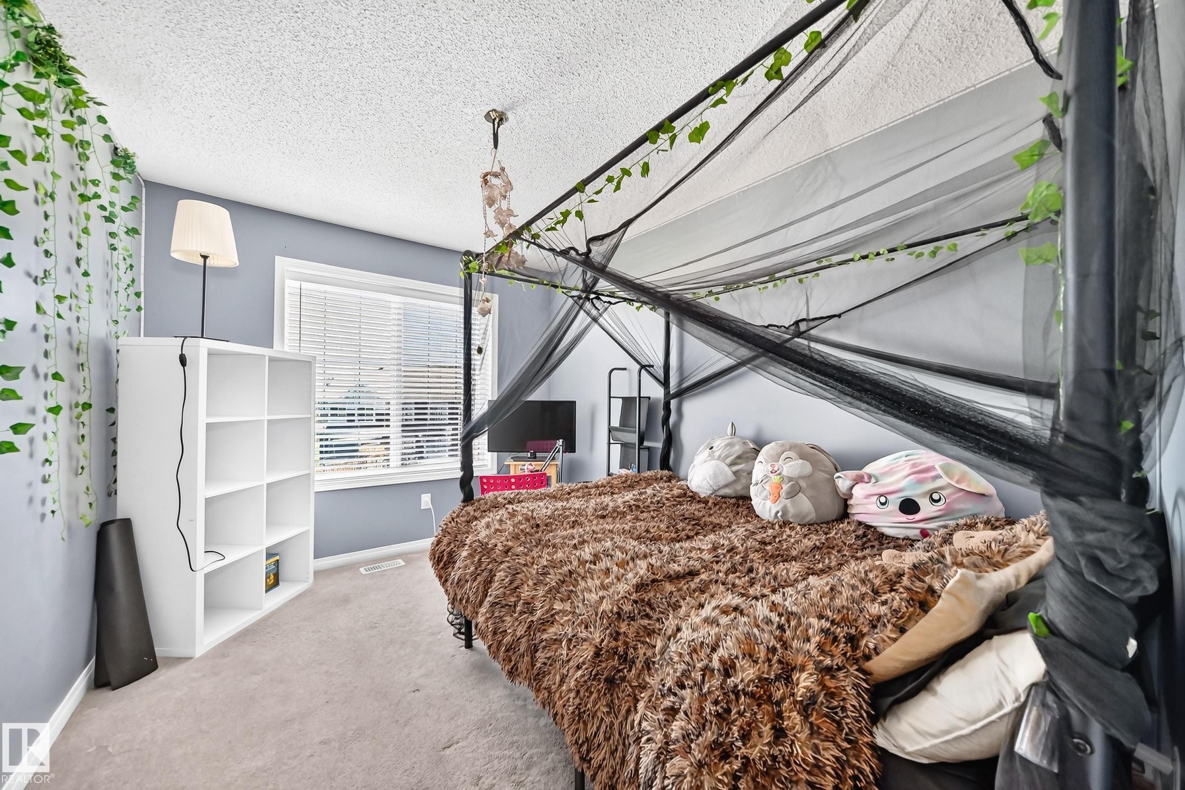 2305 68 Street Sw, Edmonton, AB - Indoor Photo Showing Bedroom