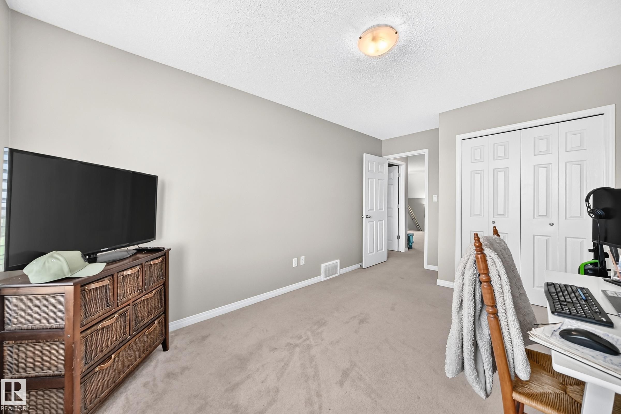 2305 68 Street Sw, Edmonton, AB - Indoor