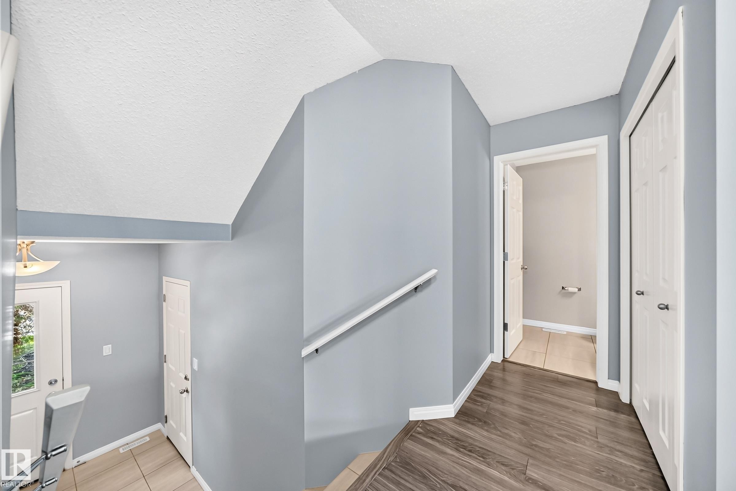 2305 68 Street Sw, Edmonton, AB - Indoor Photo Showing Other Room