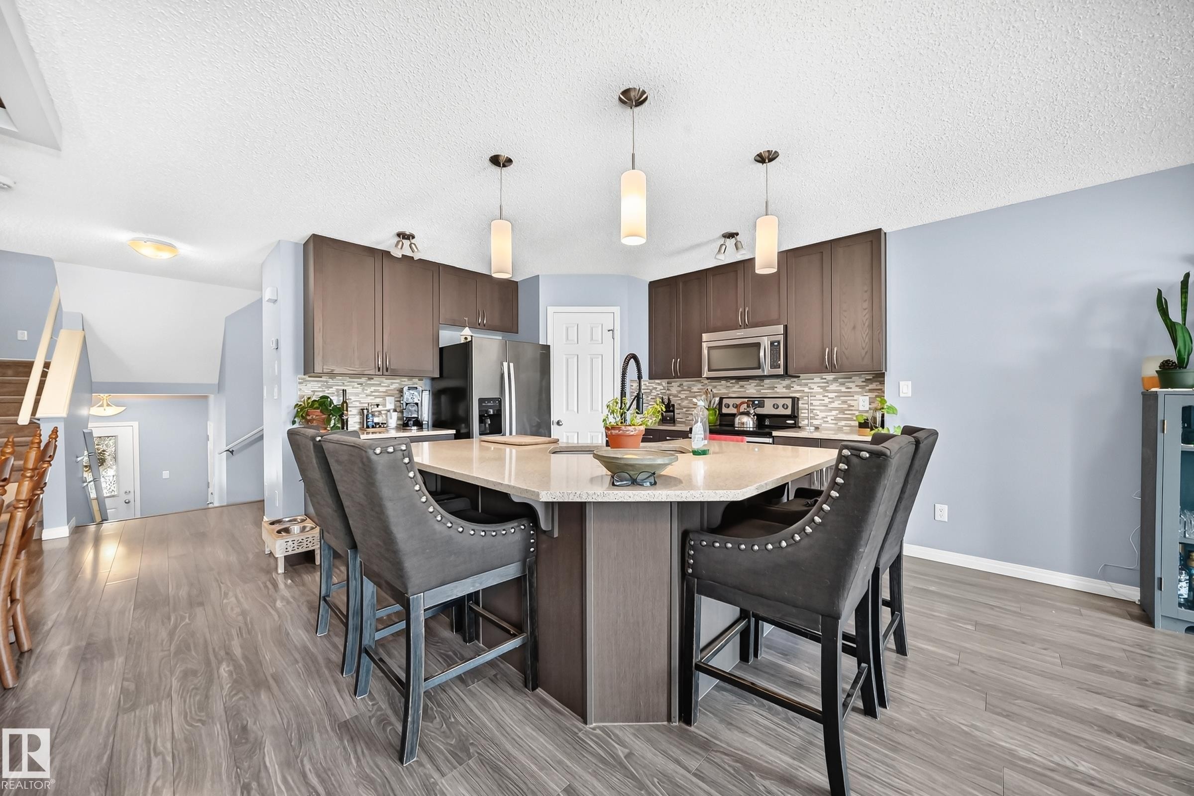 2305 68 Street Sw, Edmonton, AB - Indoor Photo Showing Kitchen With Upgraded Kitchen