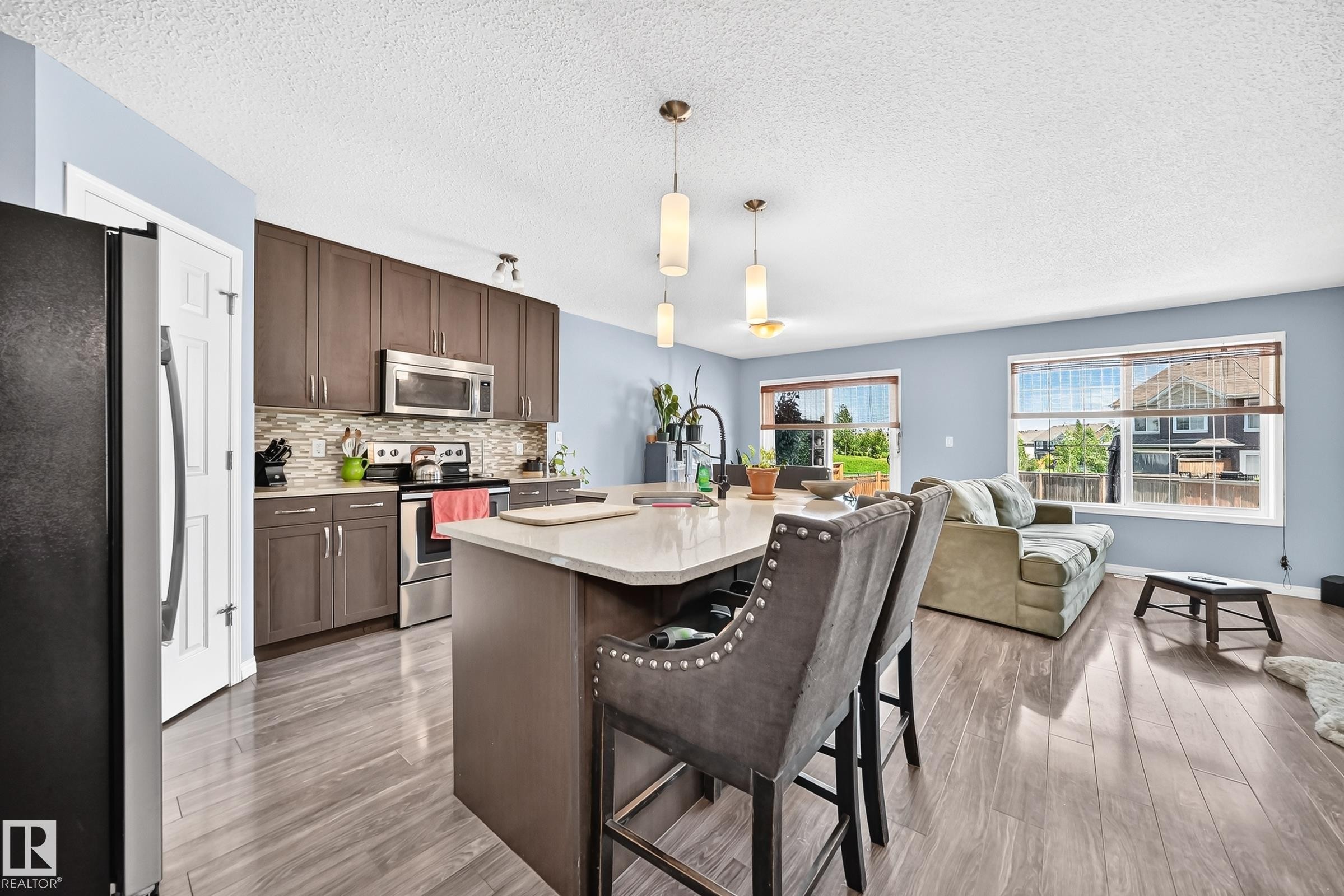 2305 68 Street Sw, Edmonton, AB - Indoor Photo Showing Kitchen With Upgraded Kitchen