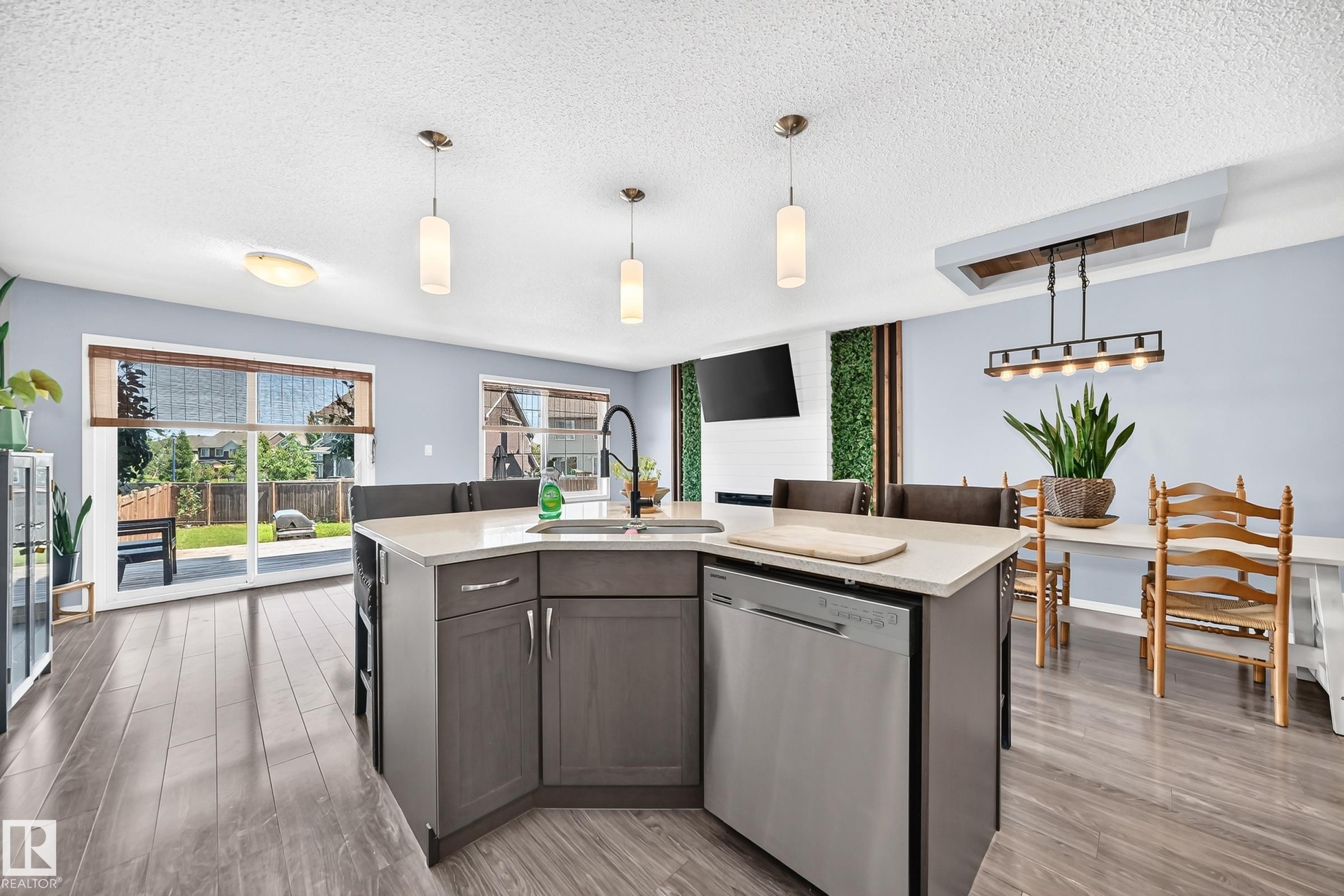 2305 68 Street Sw, Edmonton, AB - Indoor Photo Showing Kitchen With Double Sink
