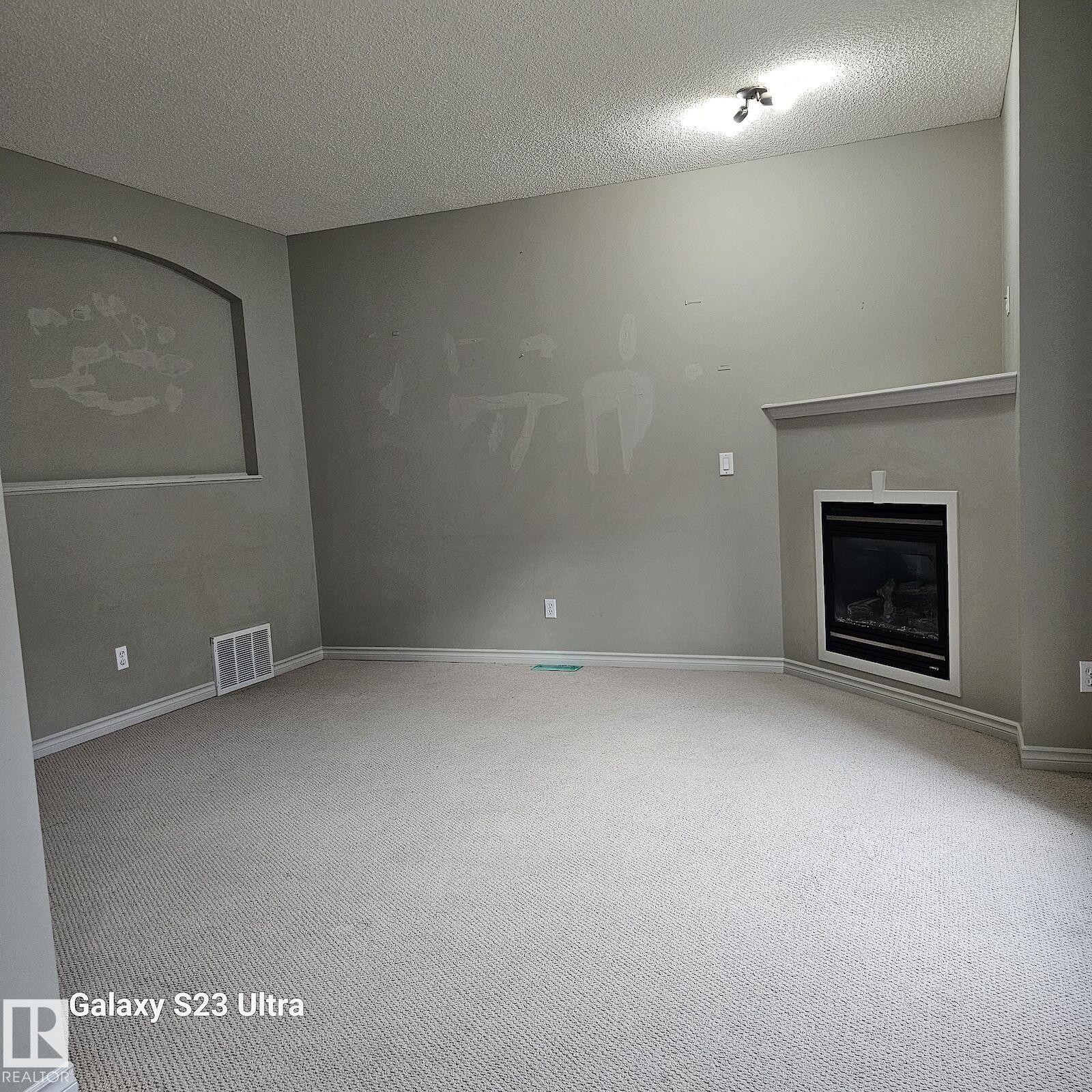 Image quality insufficient for description - 99 13825 155 Avenue, Edmonton, AB