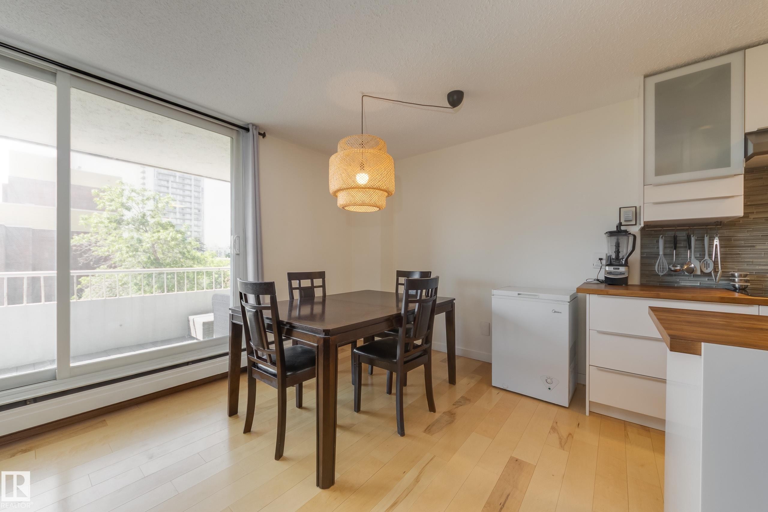 #504 9909 110 St Nw, Edmonton, AB - Indoor Photo Showing Dining Room