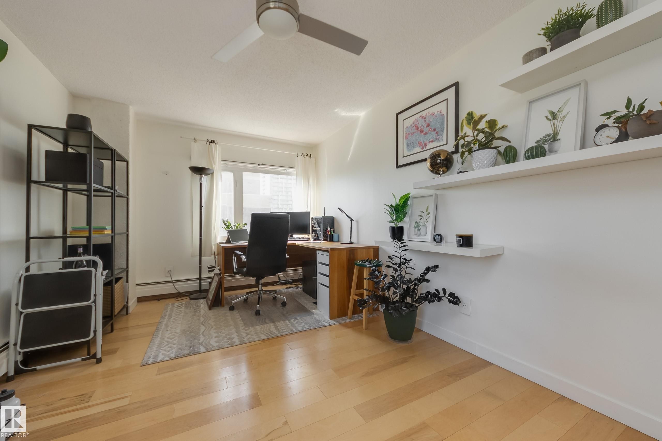 #504 9909 110 St Nw, Edmonton, AB - Indoor Photo Showing Office