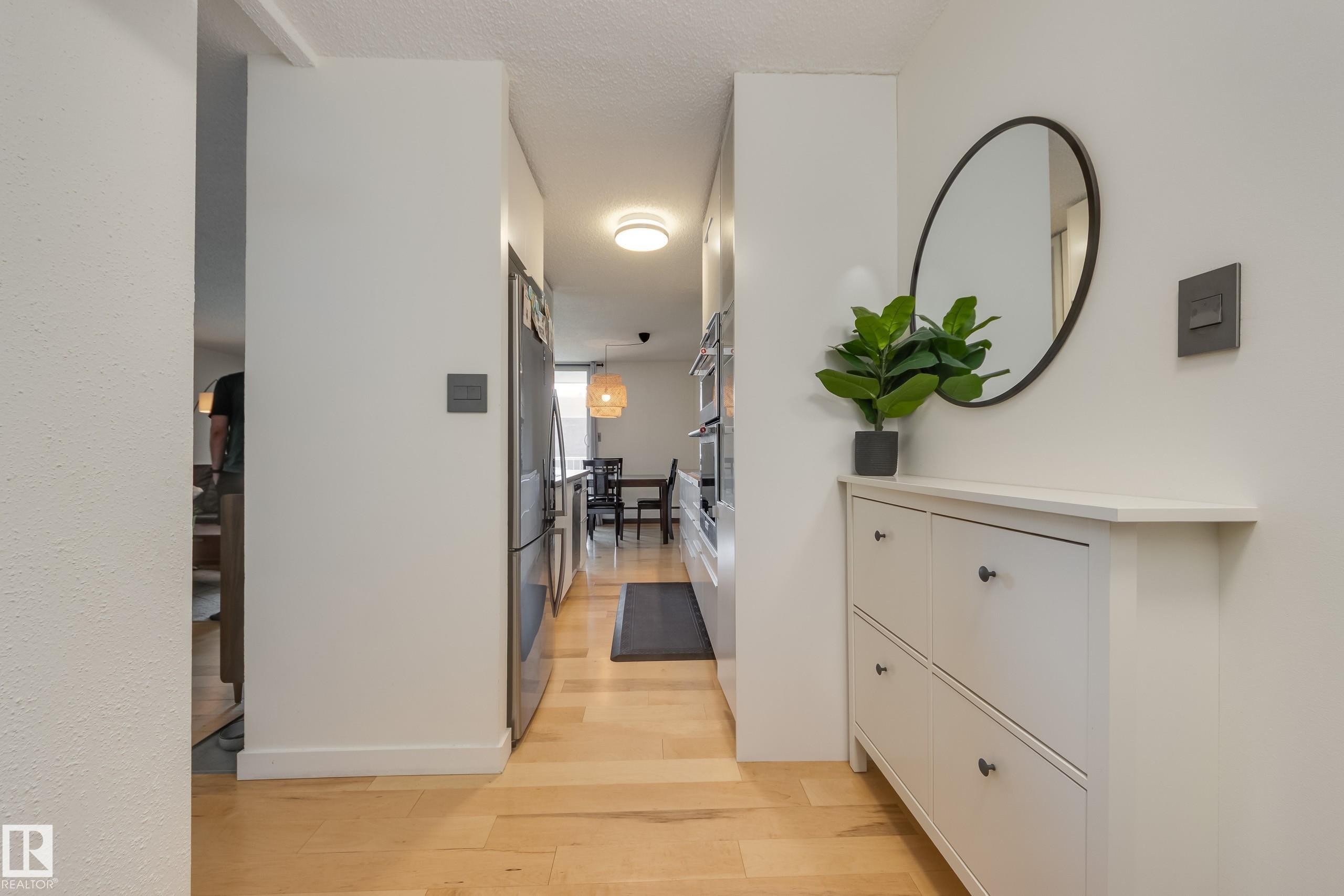 #504 9909 110 St Nw, Edmonton, AB - Indoor Photo Showing Other Room