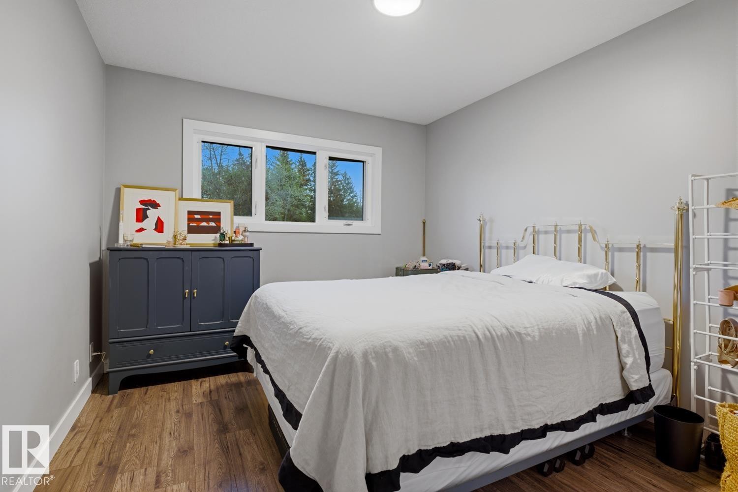 Main floor bedroom - 10328 73 Street, Edmonton, AB
