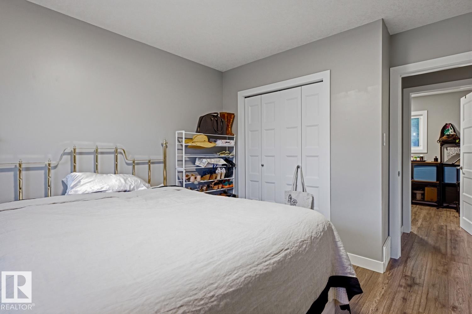 Main floor bedroom - 10328 73 Street, Edmonton, AB