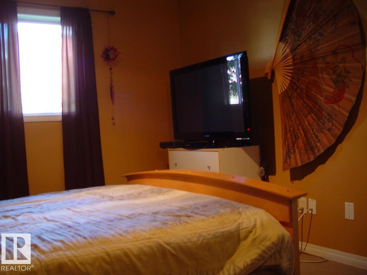Image quality insufficient for description - #116 10535 122 St Nw, Edmonton, AB - Indoor Photo Showing Bedroom