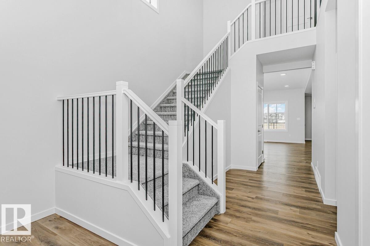 2431 Egret Loop Nw, Edmonton, AB - Indoor Photo Showing Other Room
