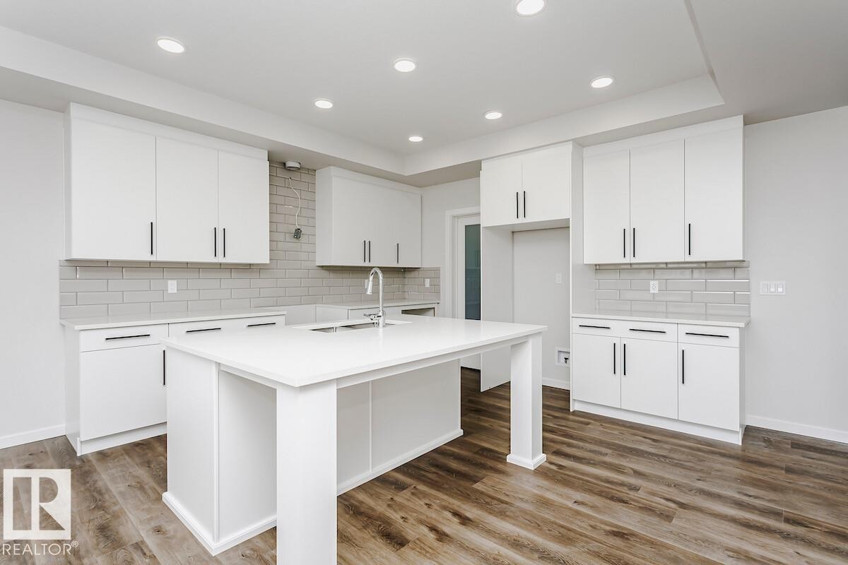 2431 Egret Loop Nw, Edmonton, AB - Indoor Photo Showing Kitchen With Double Sink With Upgraded Kitchen
