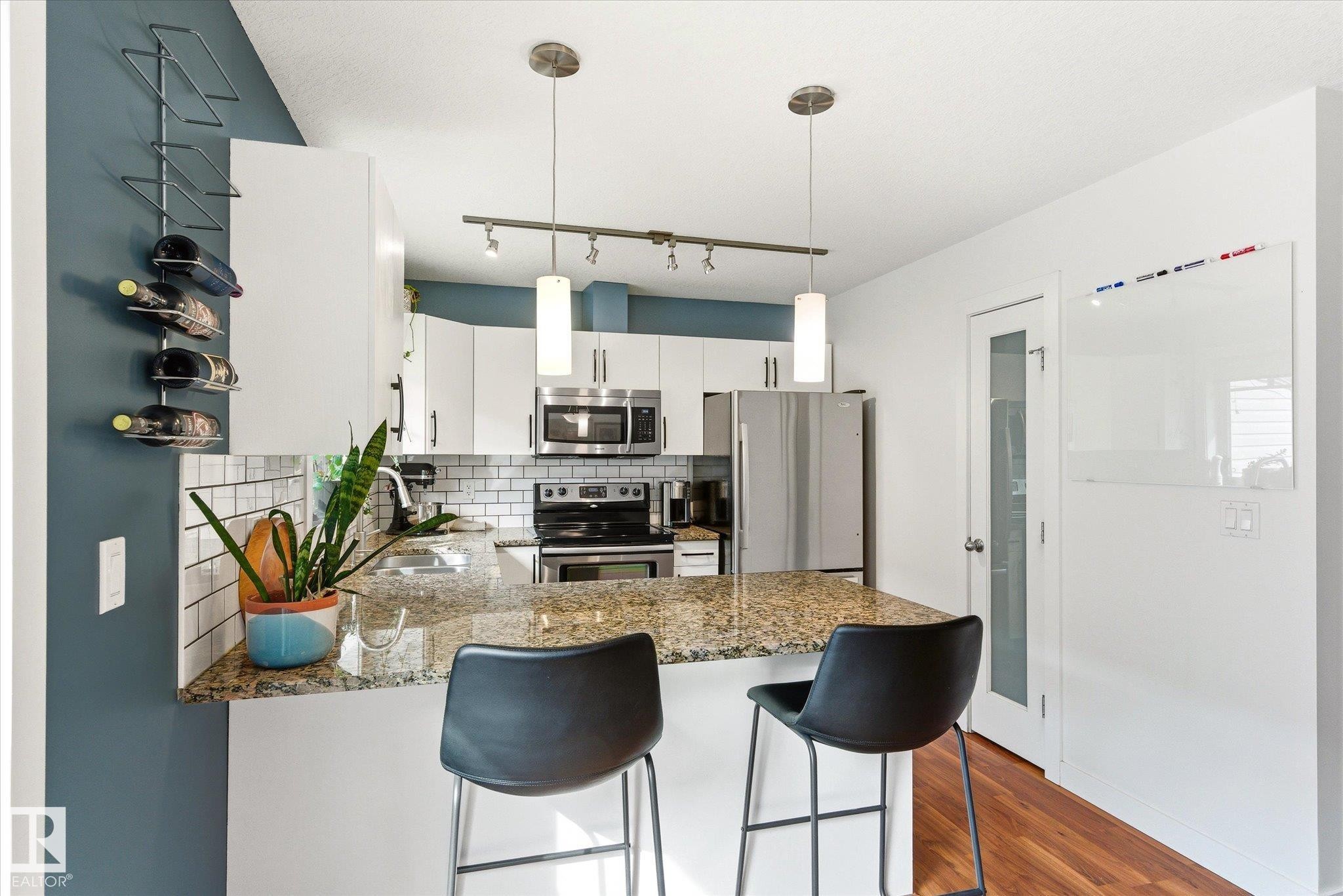 3 5134 Mullen Road, Edmonton, AB - Indoor Photo Showing Kitchen With Upgraded Kitchen