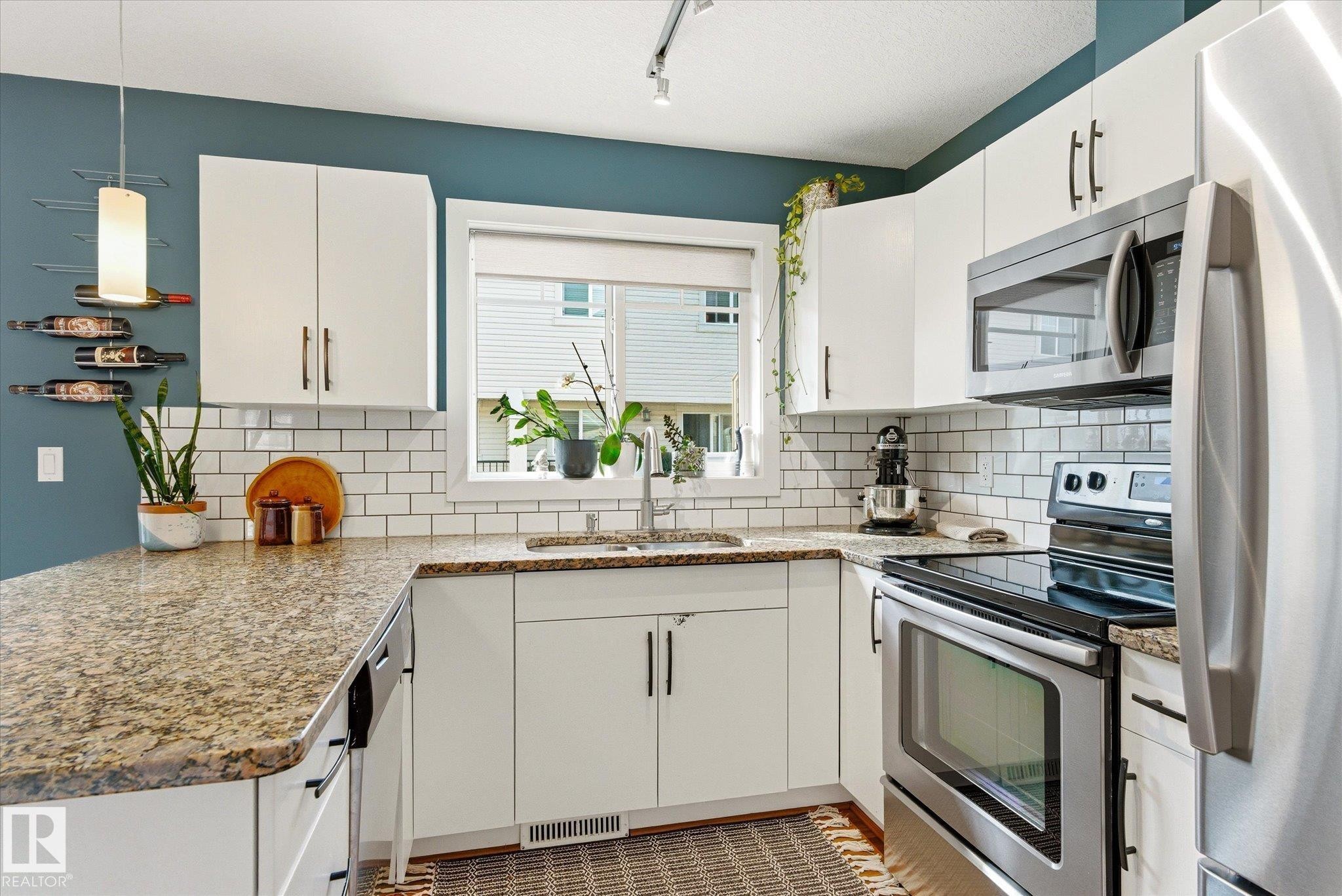 3 5134 Mullen Road, Edmonton, AB - Indoor Photo Showing Kitchen With Stainless Steel Kitchen With Upgraded Kitchen