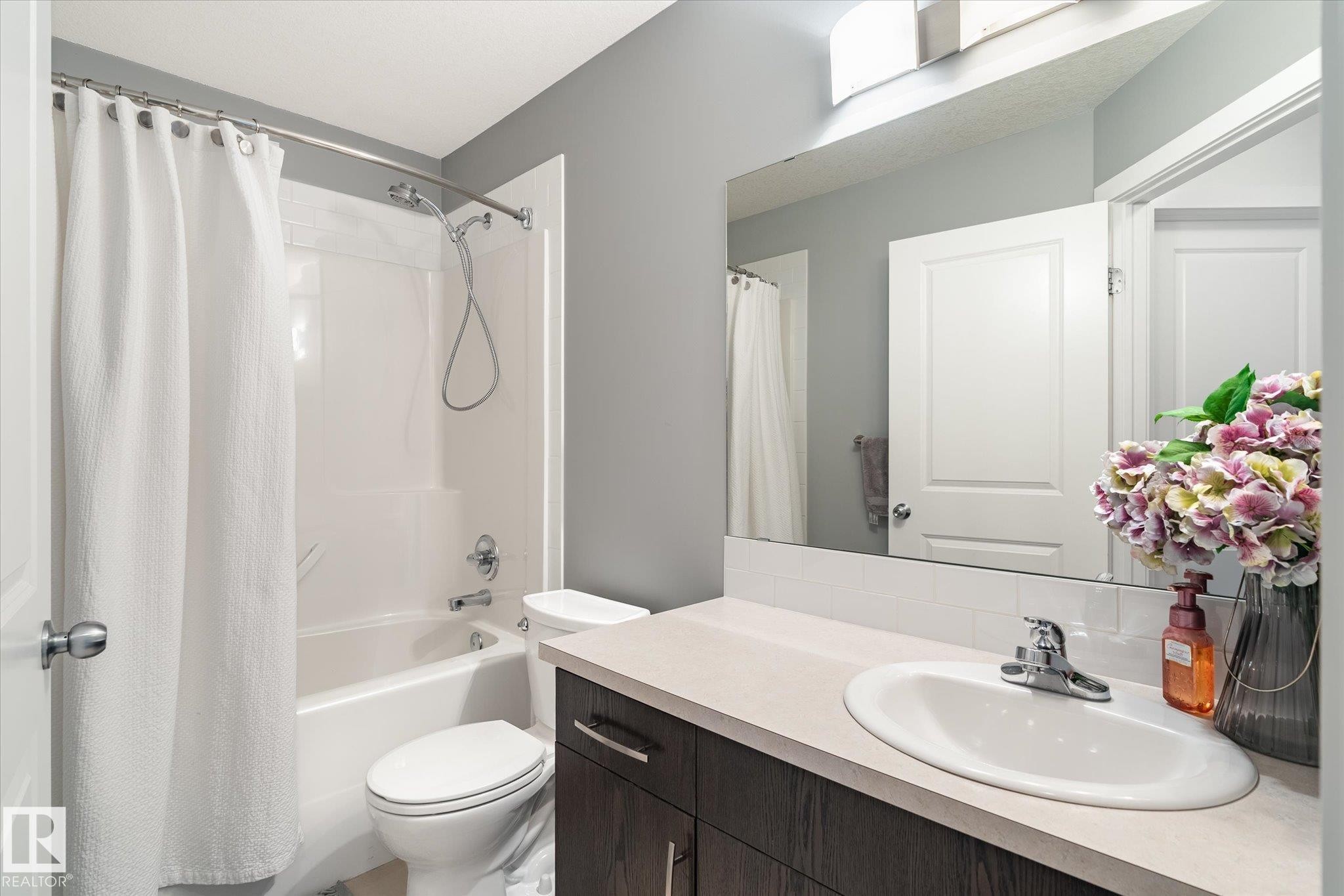 3 5134 Mullen Road, Edmonton, AB - Indoor Photo Showing Bathroom