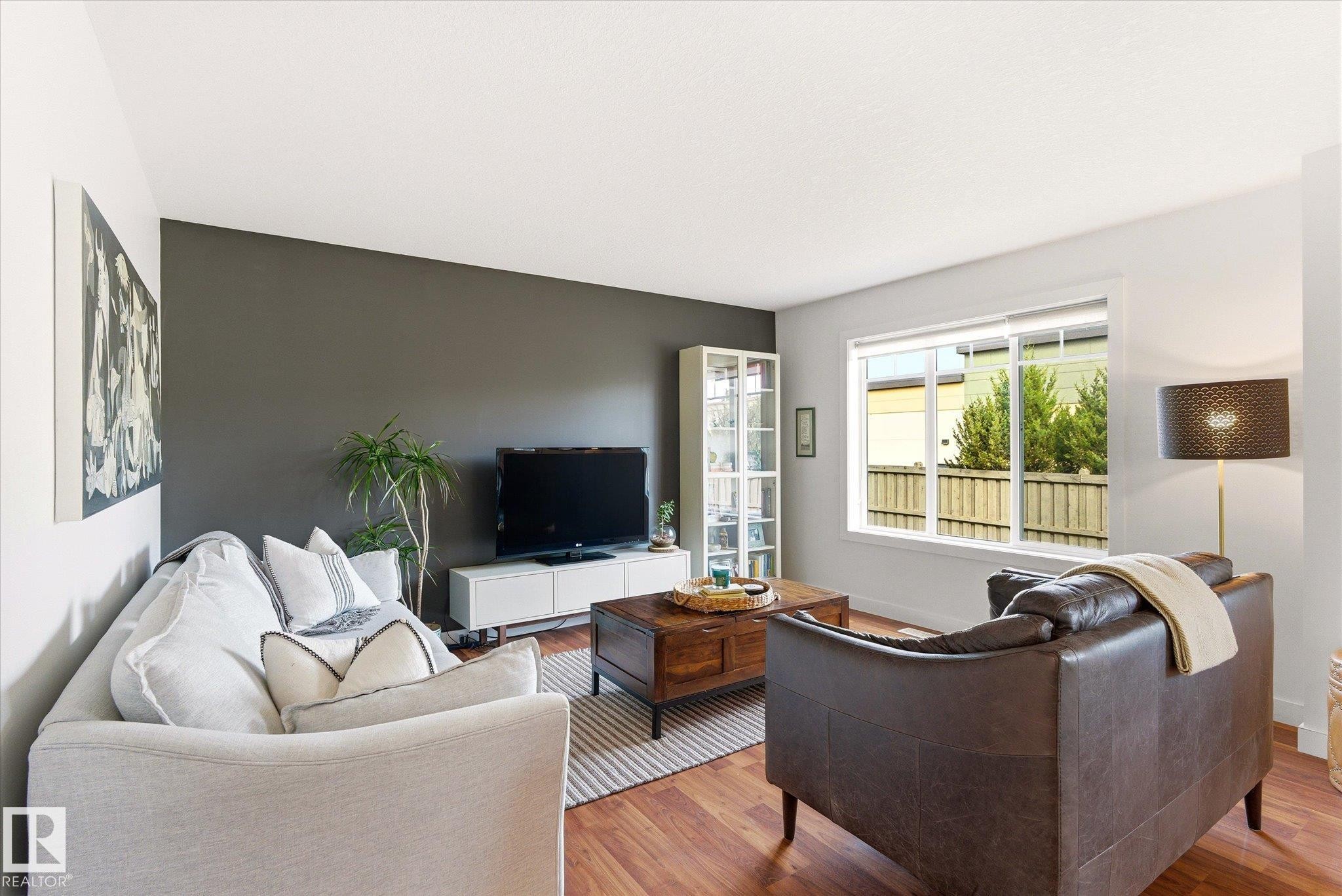 3 5134 Mullen Road, Edmonton, AB - Indoor Photo Showing Living Room