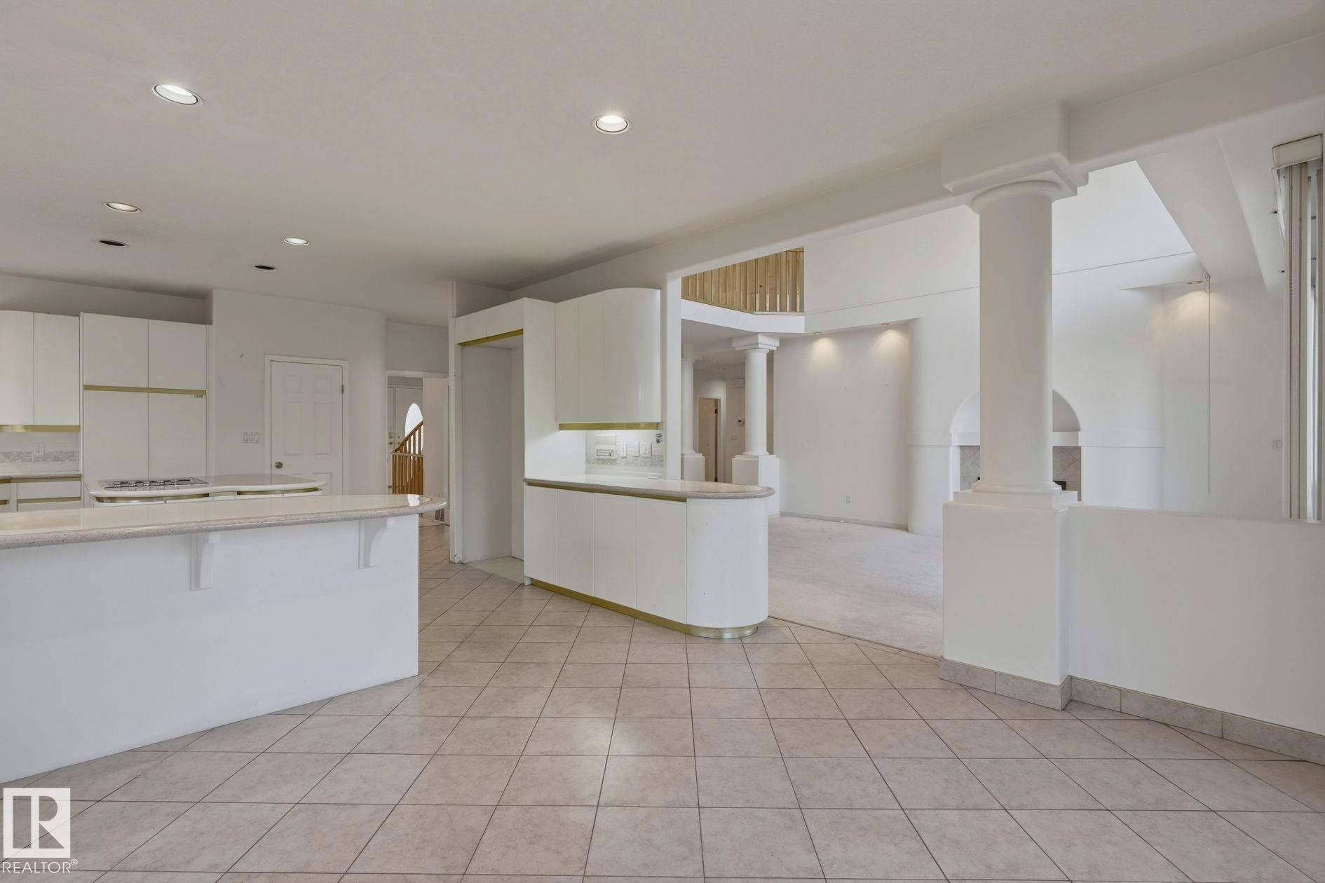 154 Osland Drive Nw, Edmonton, AB - Indoor Photo Showing Kitchen