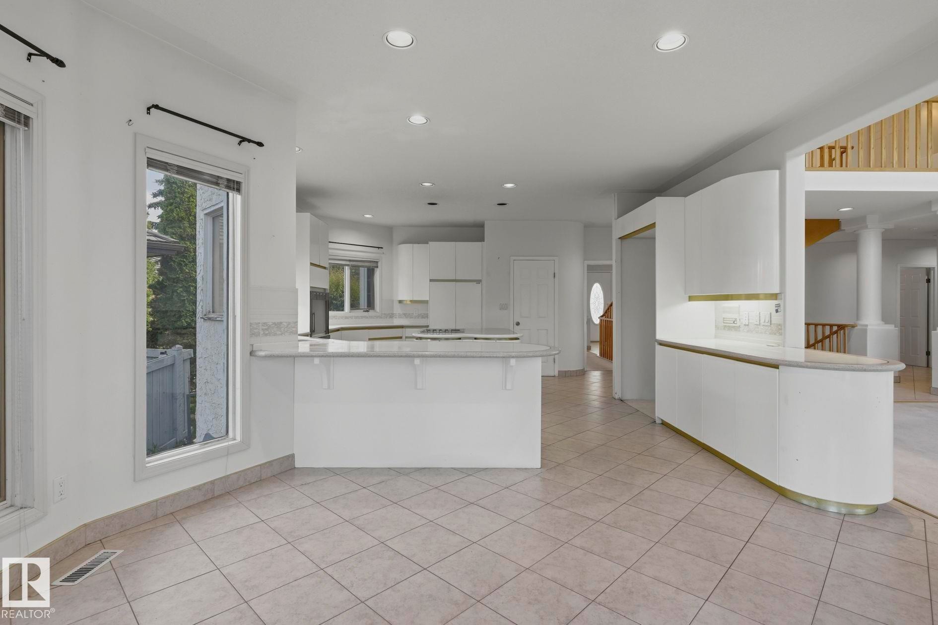 154 Osland Drive Nw, Edmonton, AB - Indoor Photo Showing Kitchen