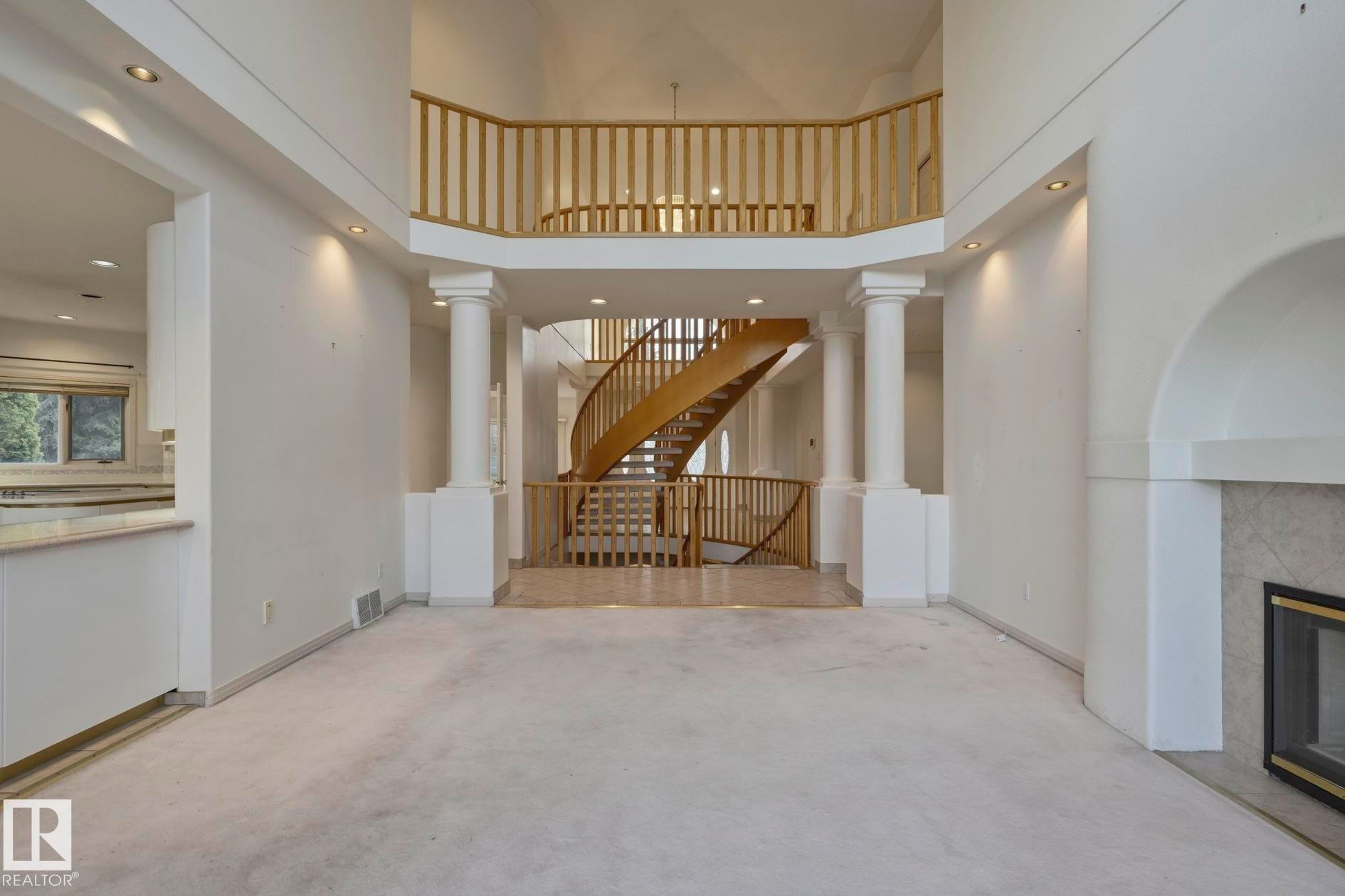 154 Osland Drive Nw, Edmonton, AB - Indoor Photo Showing Other Room