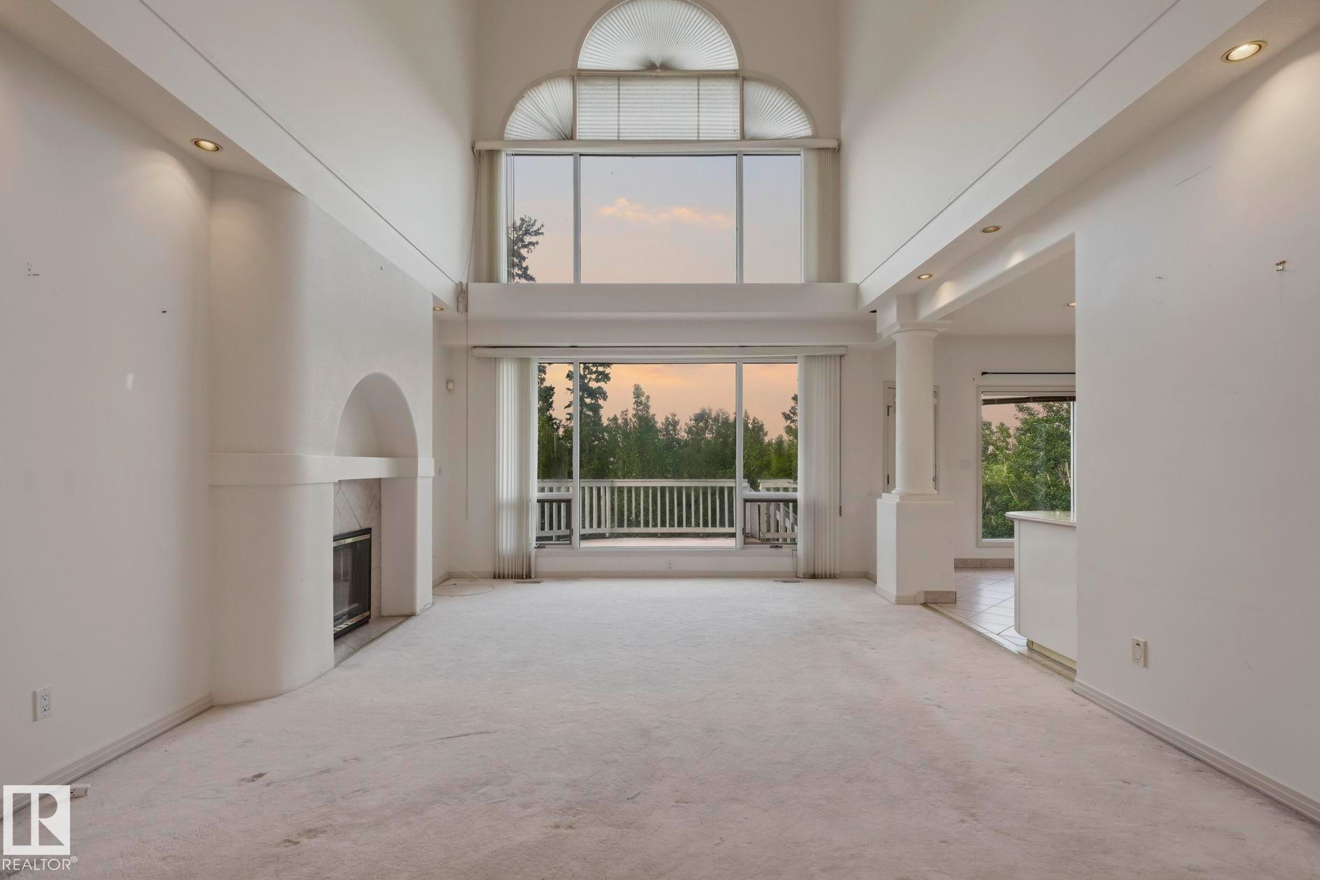 154 Osland Drive Nw, Edmonton, AB - Indoor Photo Showing Other Room
