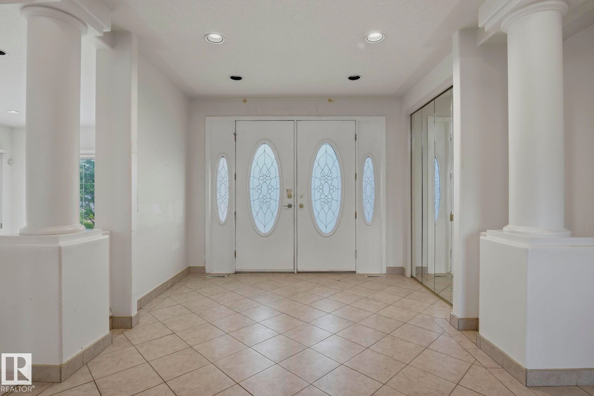 154 Osland Drive Nw, Edmonton, AB - Indoor Photo Showing Other Room