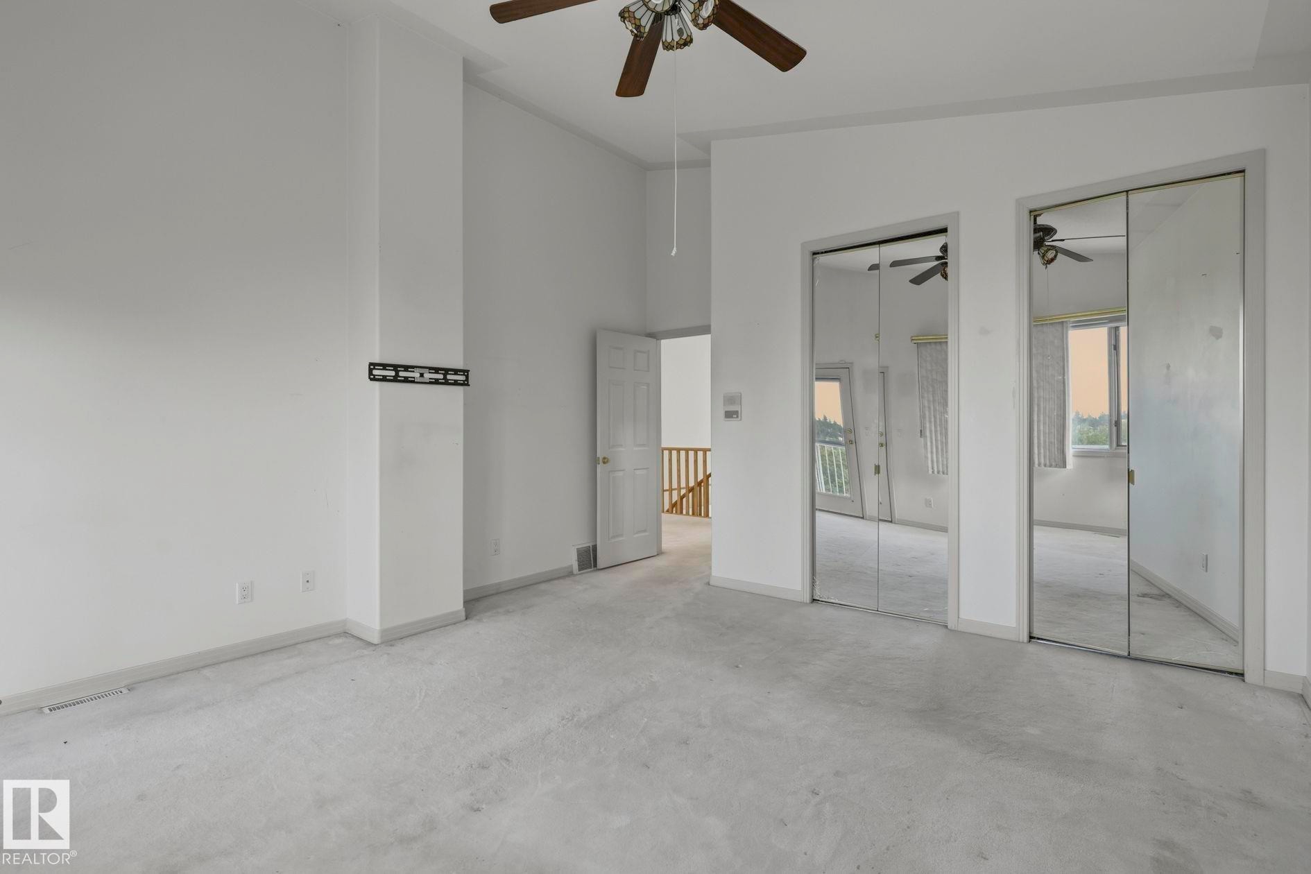 154 Osland Drive Nw, Edmonton, AB - Indoor Photo Showing Other Room