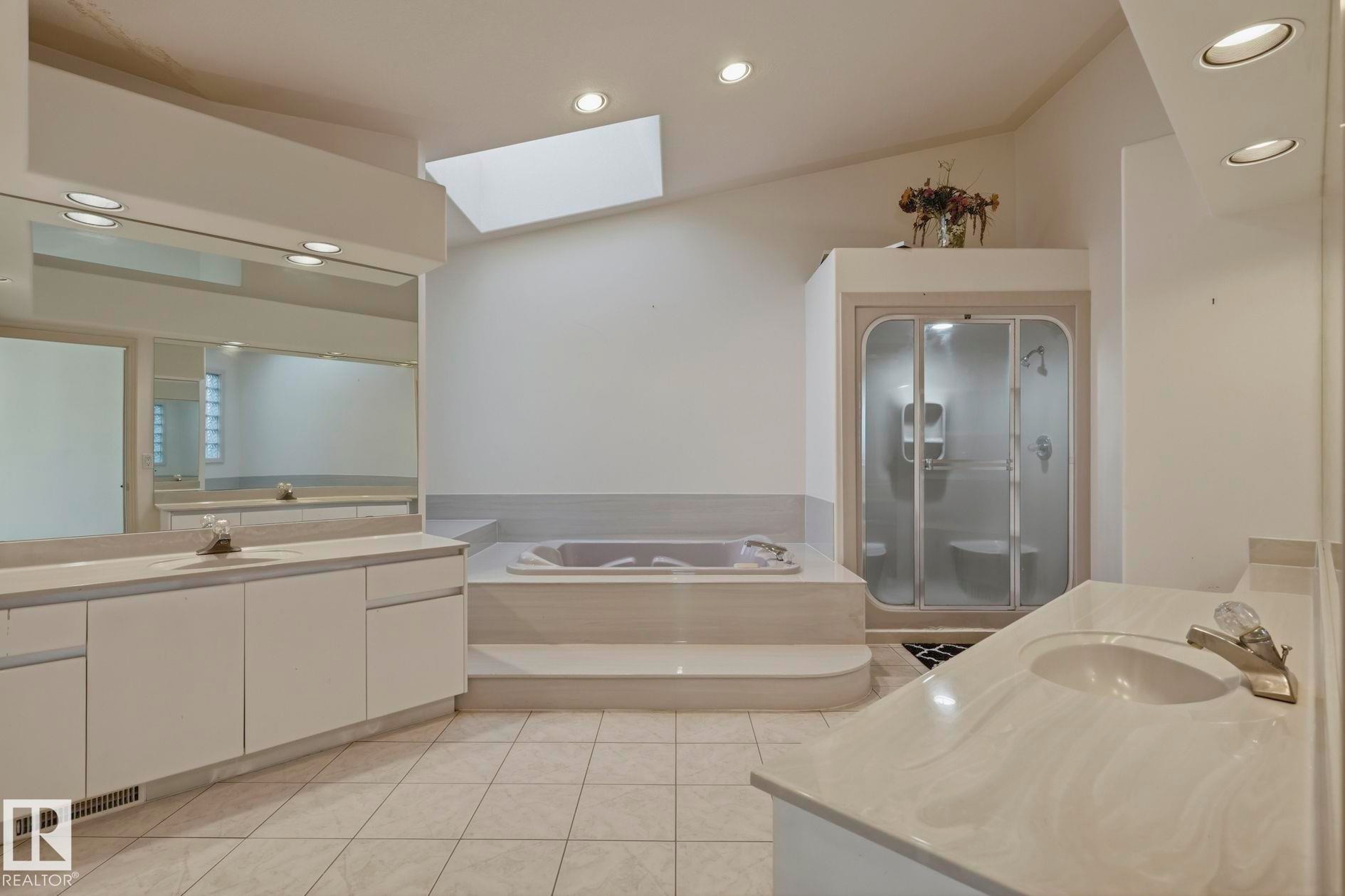 154 Osland Drive Nw, Edmonton, AB - Indoor Photo Showing Bathroom