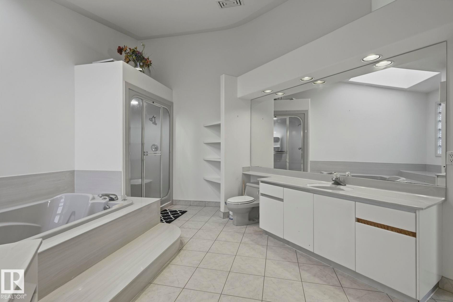 154 Osland Drive Nw, Edmonton, AB - Indoor Photo Showing Bathroom