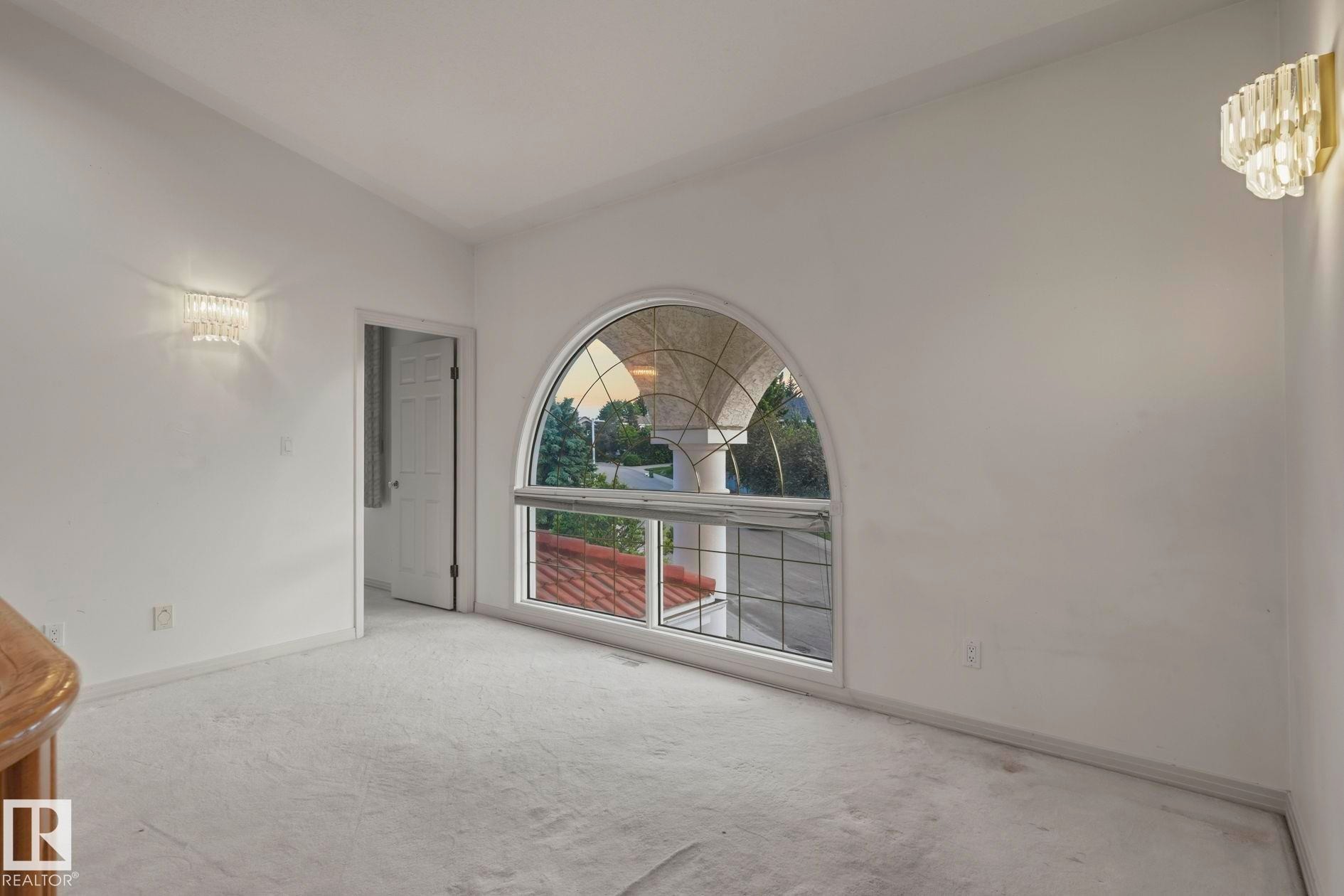154 Osland Drive Nw, Edmonton, AB - Indoor Photo Showing Other Room