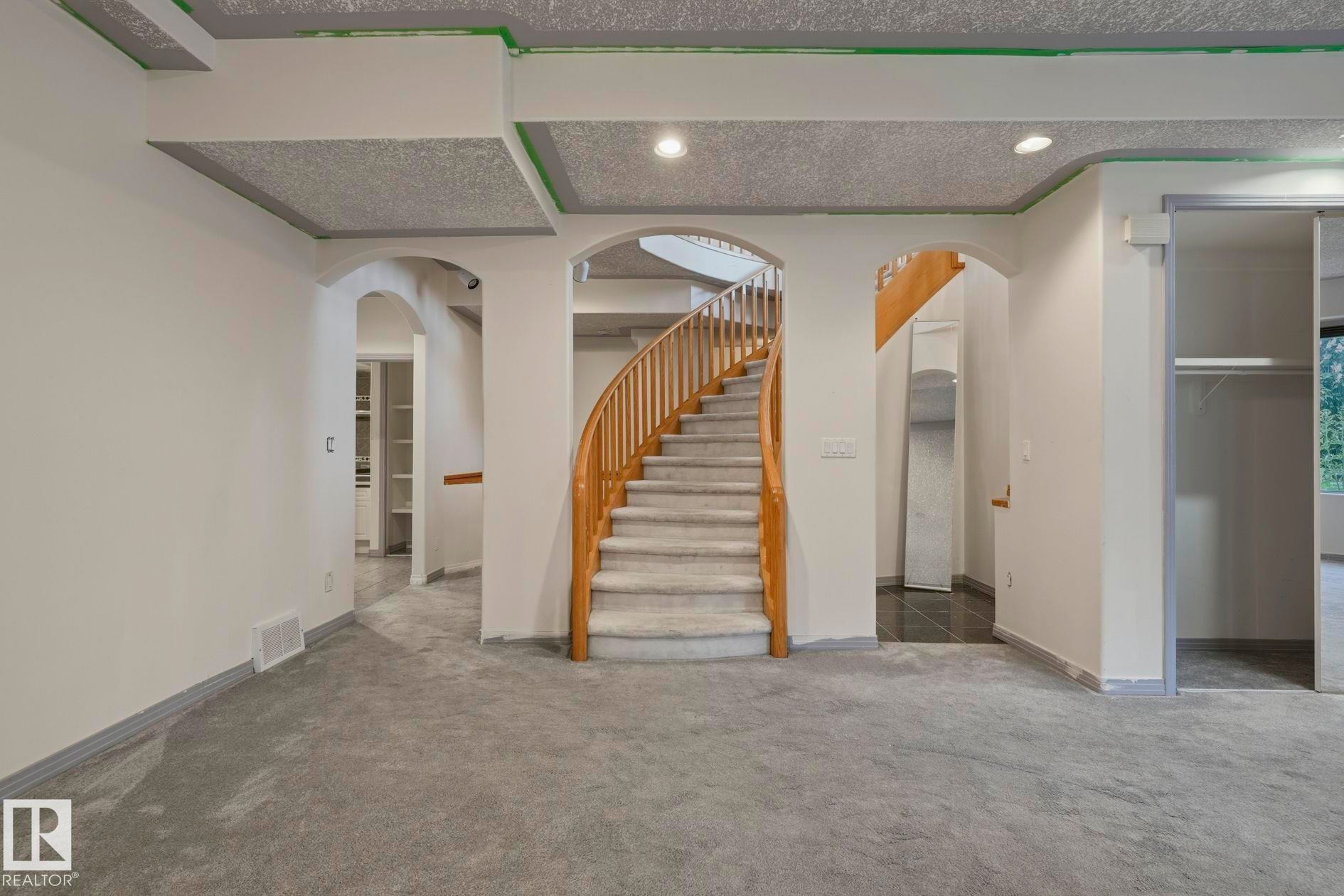 154 Osland Drive Nw, Edmonton, AB - Indoor Photo Showing Other Room