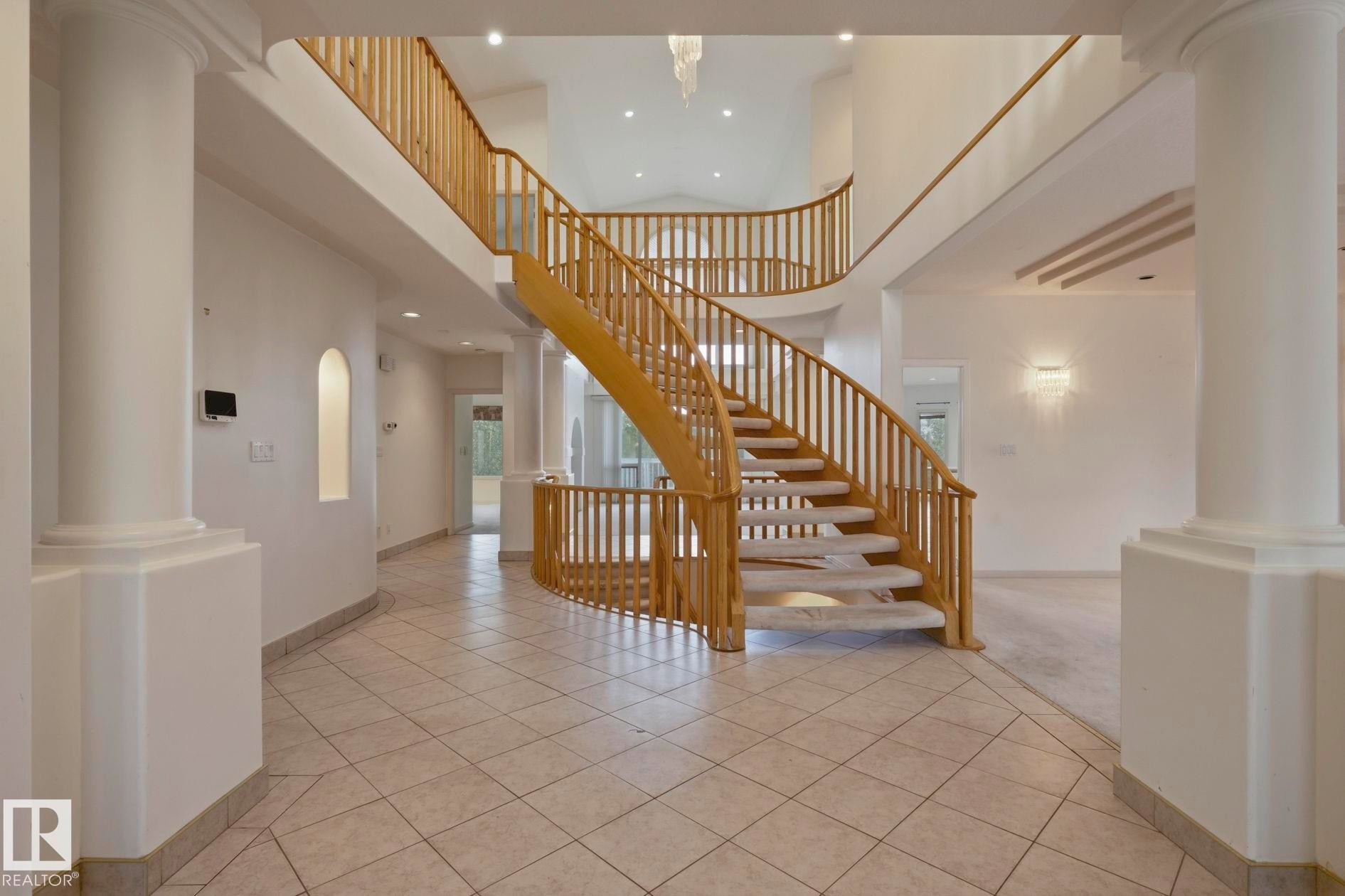 154 Osland Drive Nw, Edmonton, AB - Indoor Photo Showing Other Room